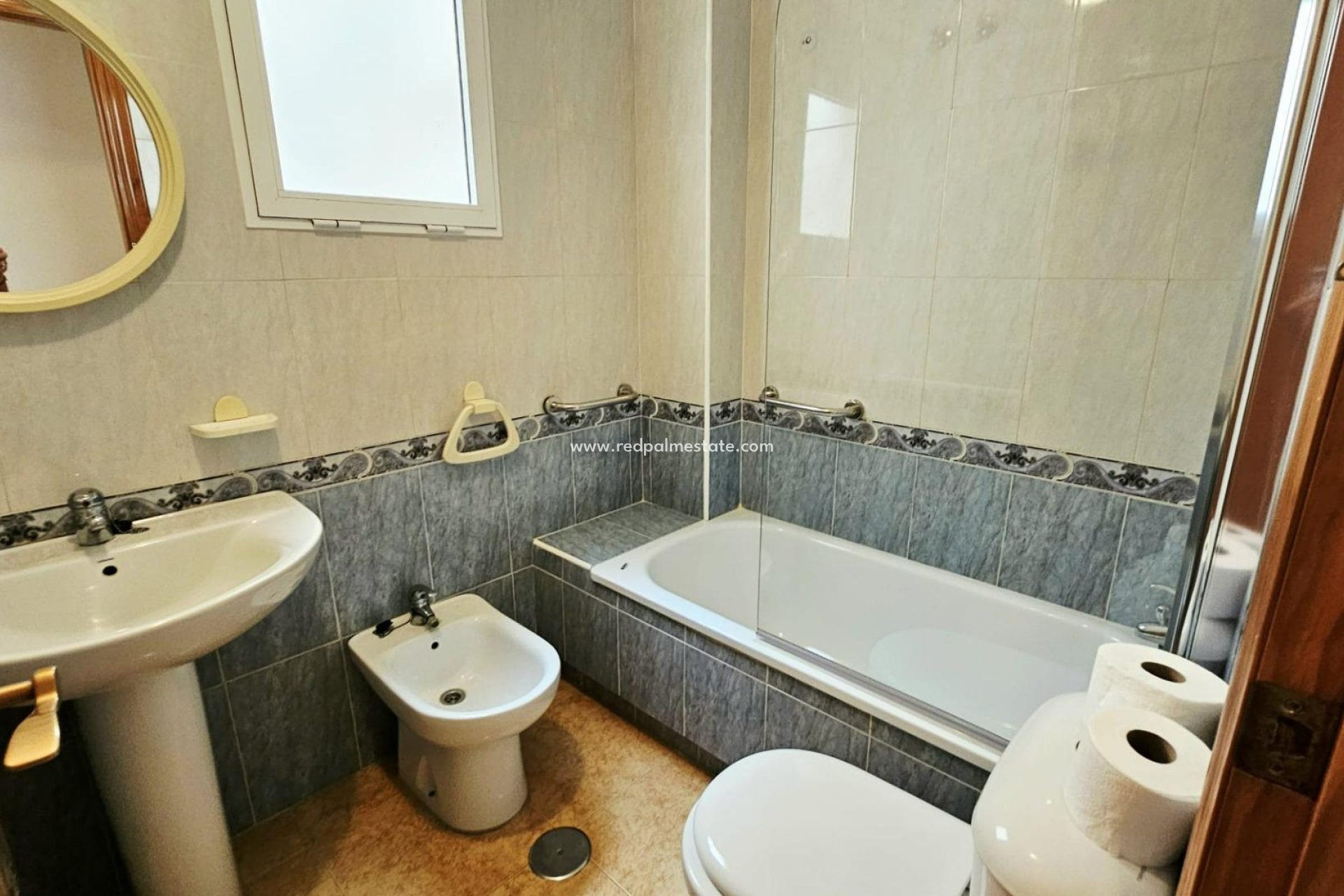 Reventa - Apartamento -
Torrevieja - Playa de los Locos