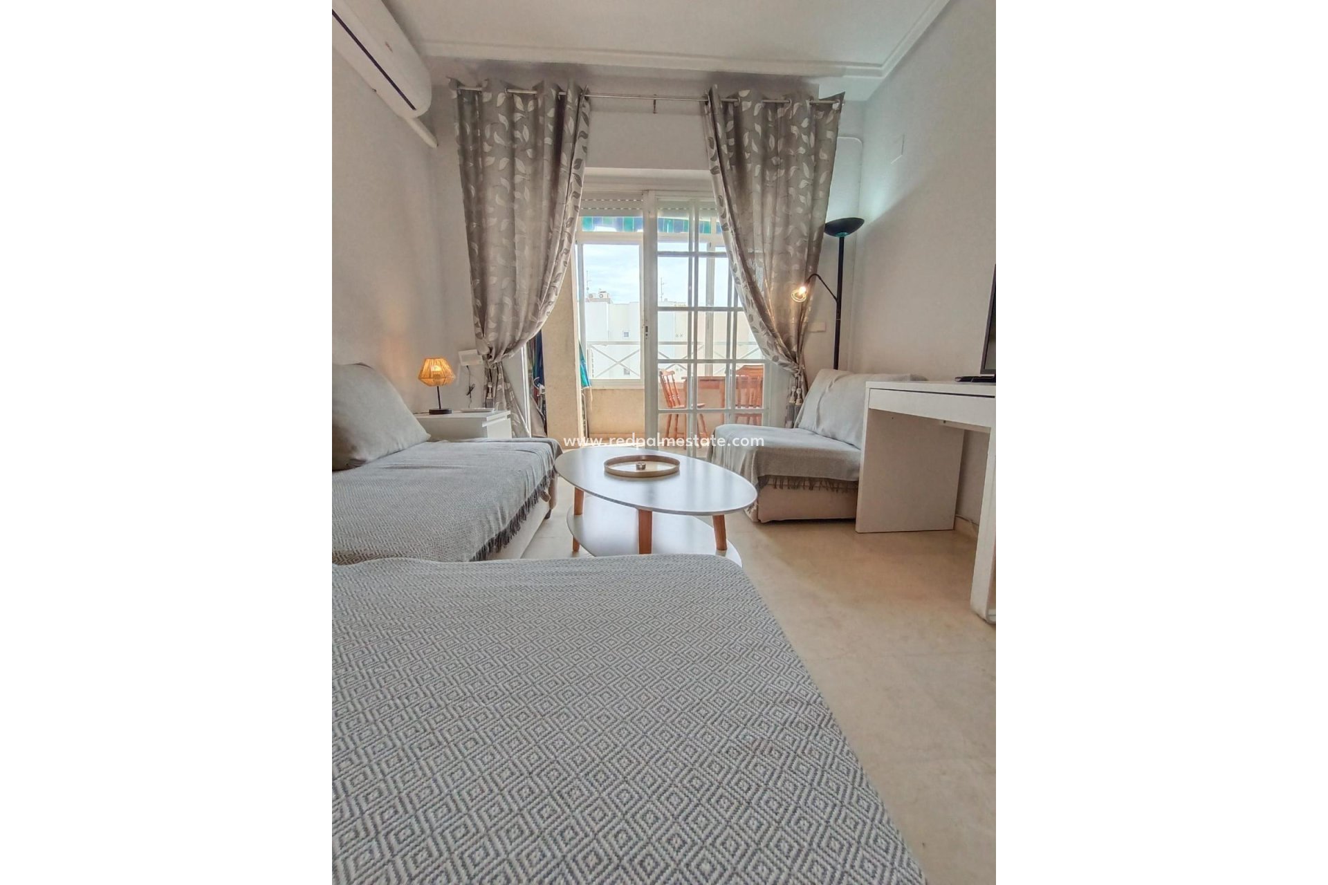 Reventa - Apartamento -
Torrevieja - Playa de los Locos
