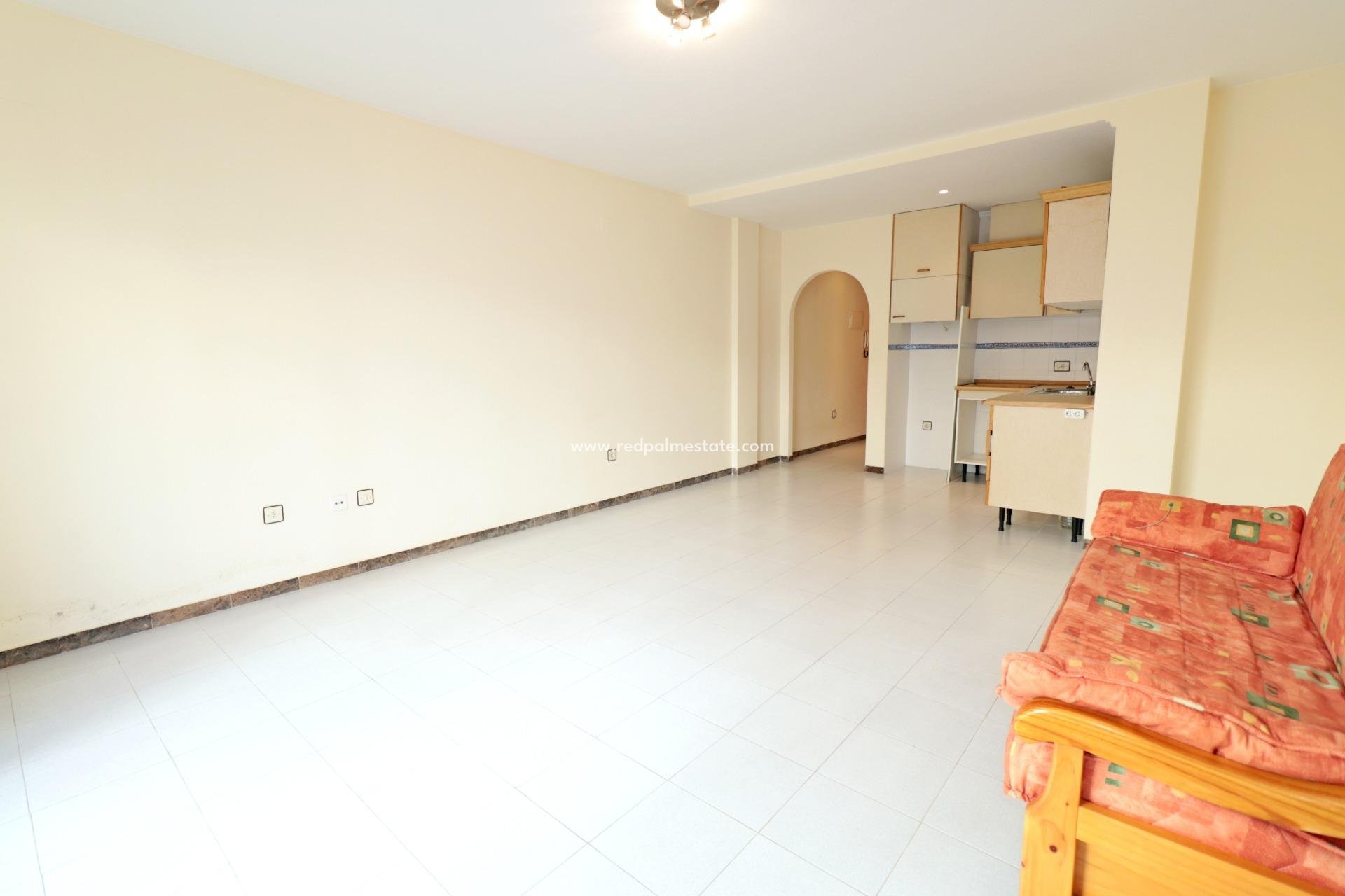Reventa - Apartamento -
Torrevieja - Playa de los Locos