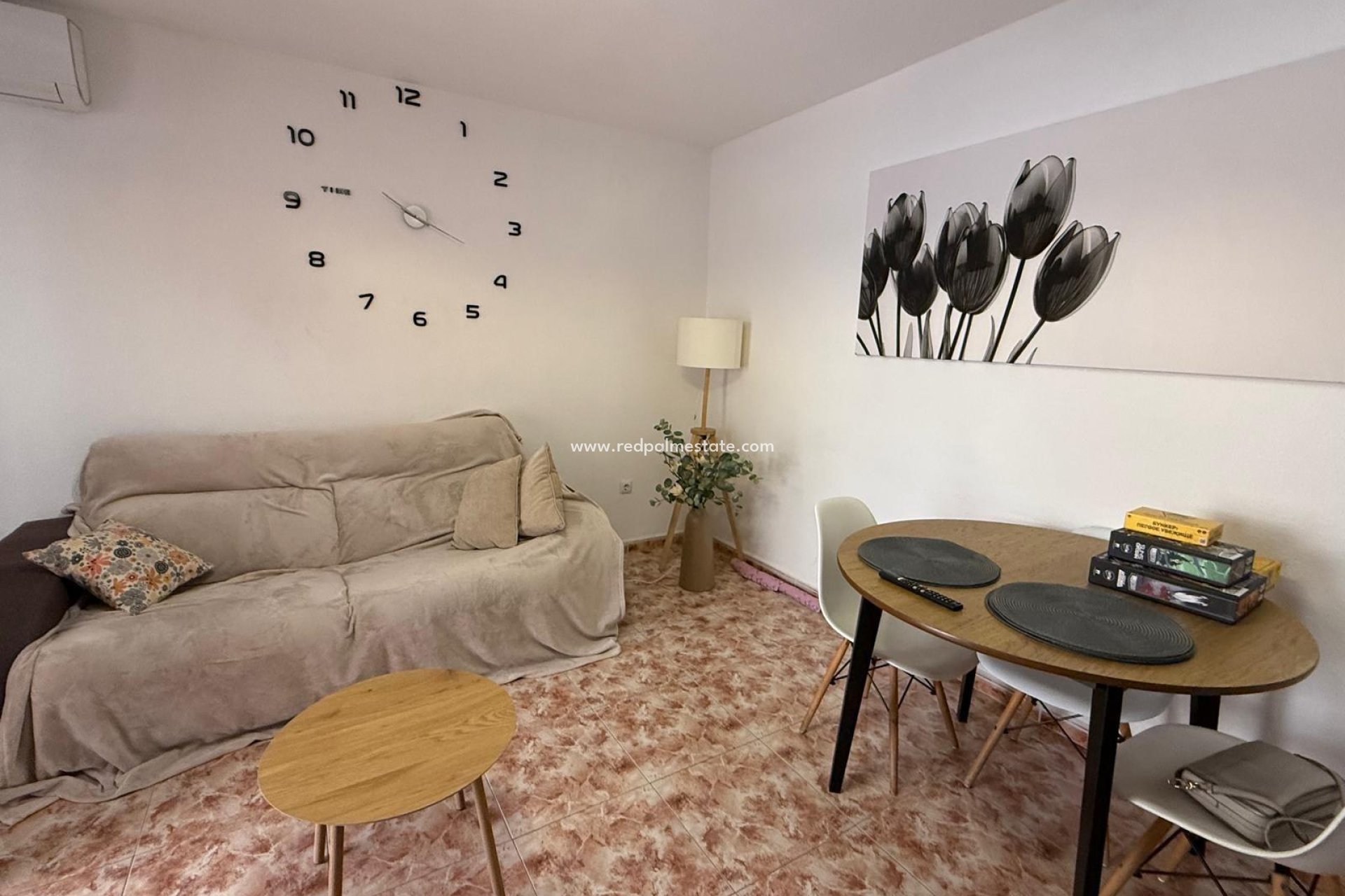 Reventa - Apartamento -
Torrevieja - Playa de los Locos