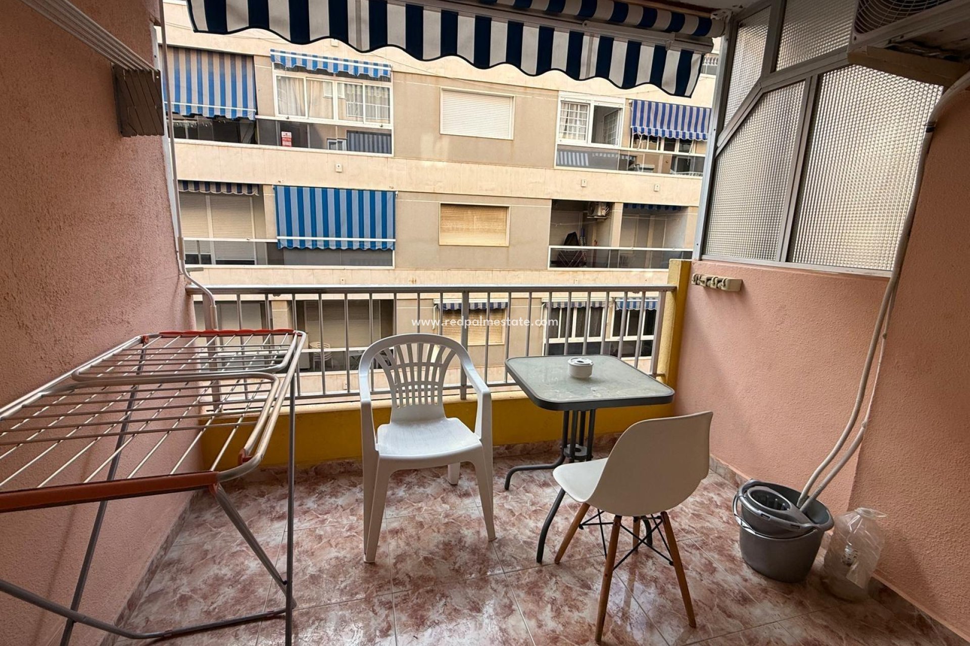 Reventa - Apartamento -
Torrevieja - Playa de los Locos
