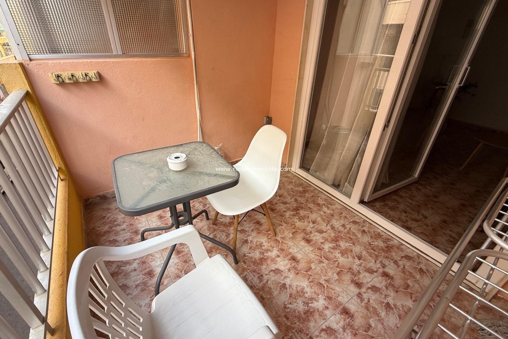 Reventa - Apartamento -
Torrevieja - Playa de los Locos