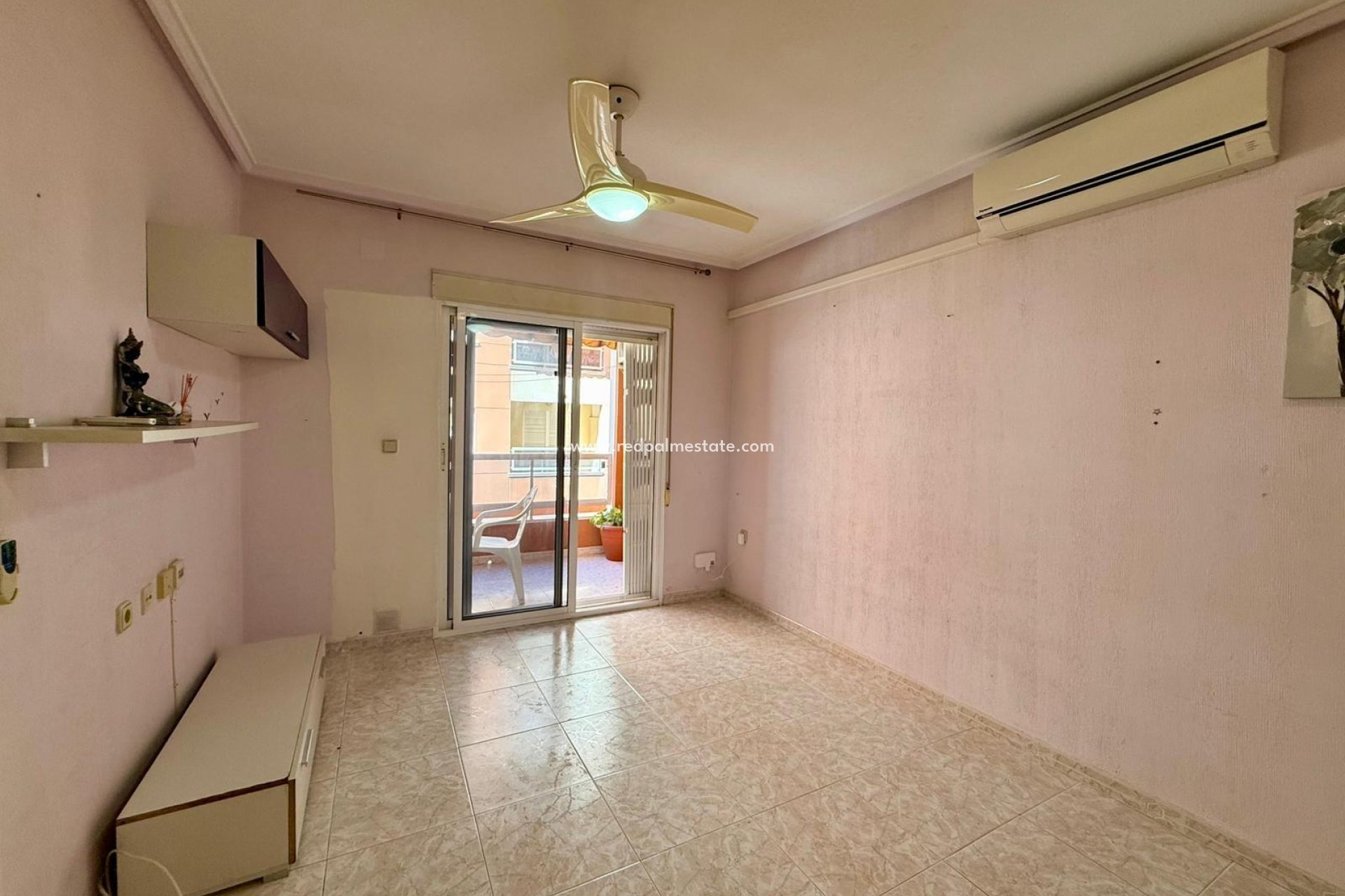 Reventa - Apartamento -
Torrevieja - Playa de los Locos