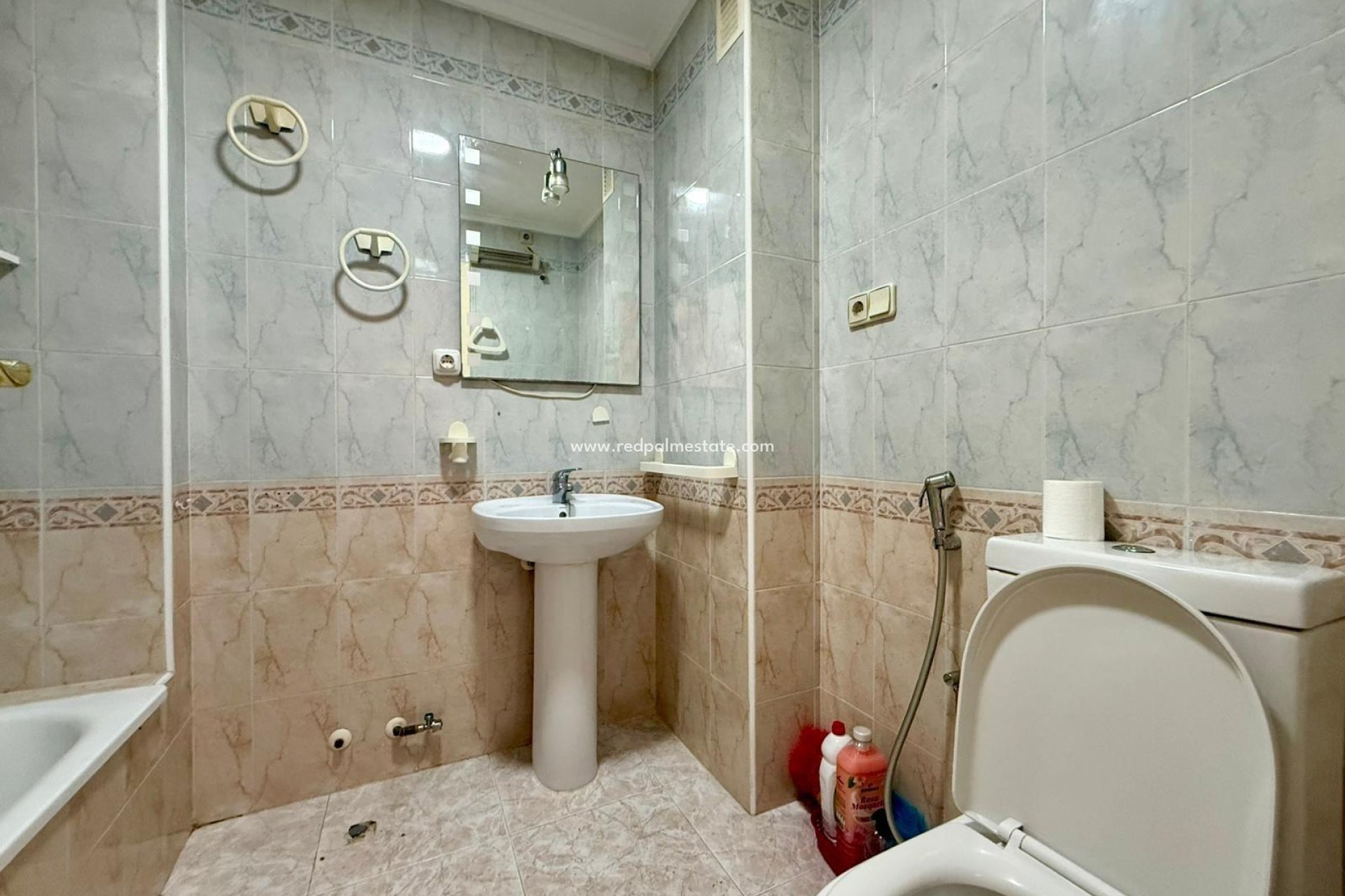 Reventa - Apartamento -
Torrevieja - Playa de los Locos