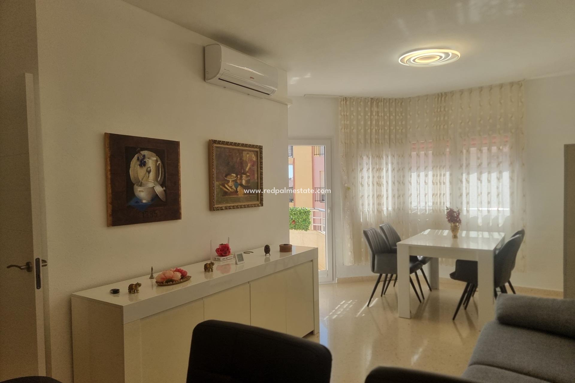 Reventa - Apartamento -
Torrevieja - Playa de los Locos