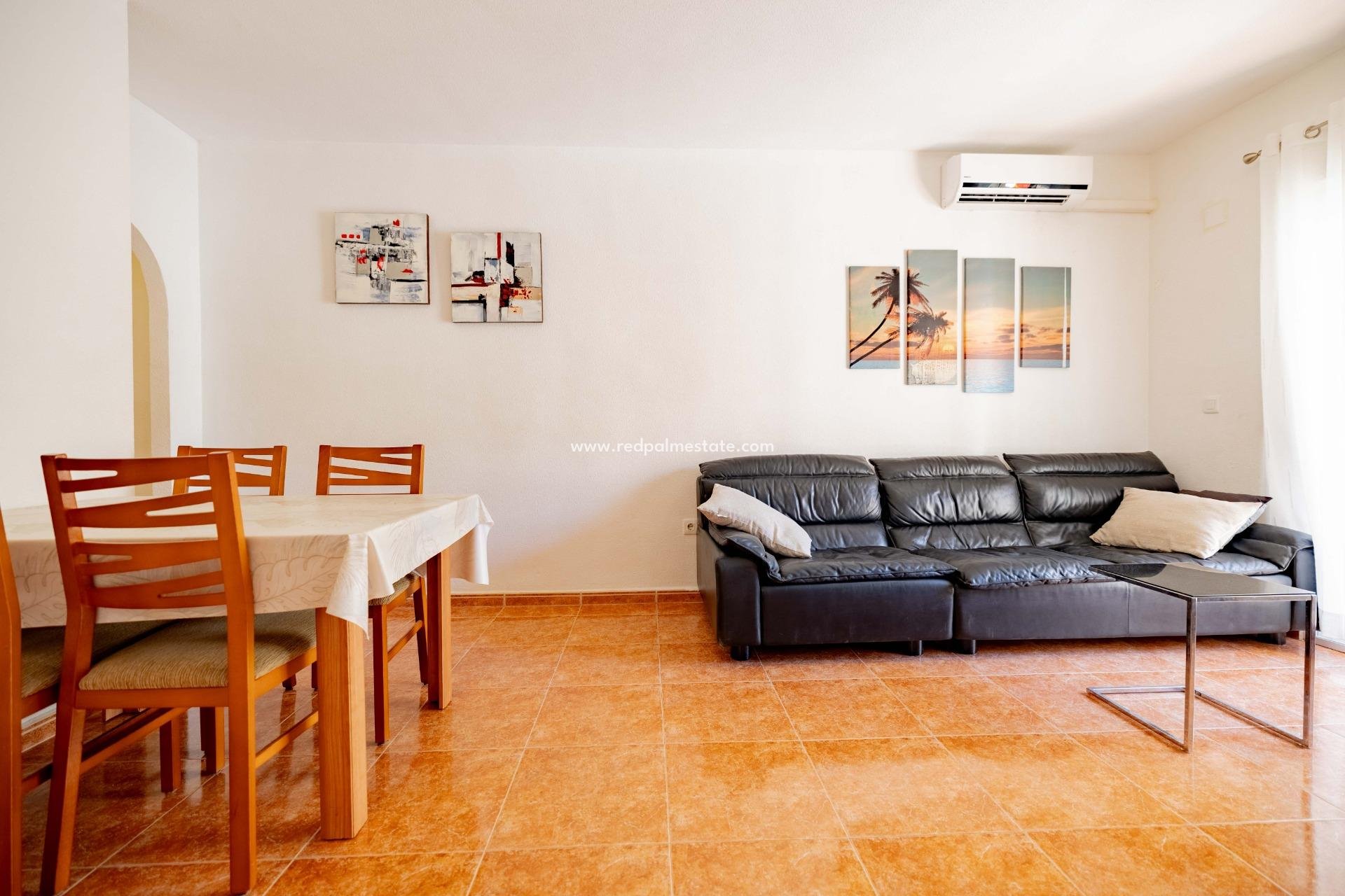 Reventa - Apartamento -
Torrevieja - Playa de los Locos