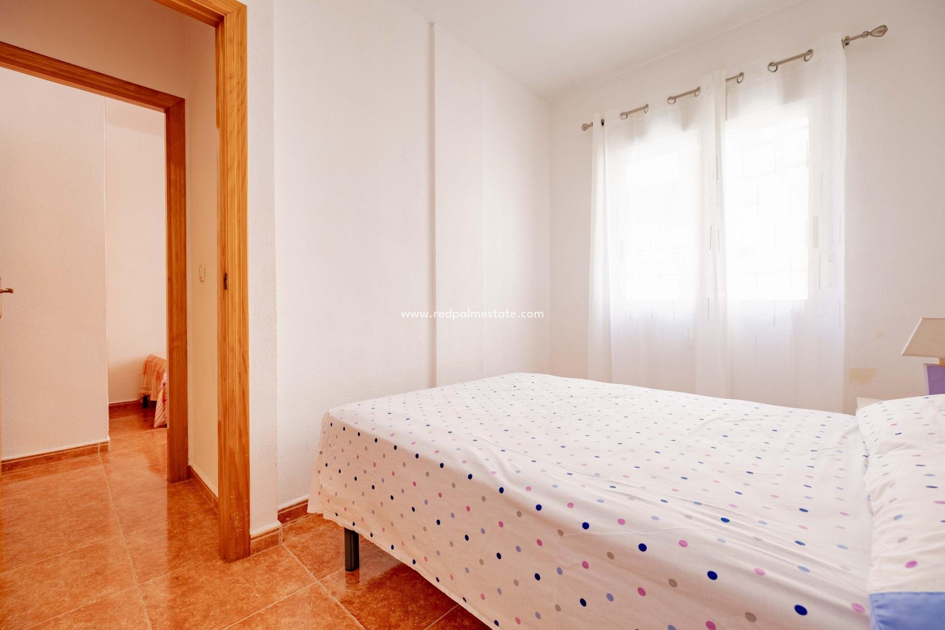 Reventa - Apartamento -
Torrevieja - Playa de los Locos