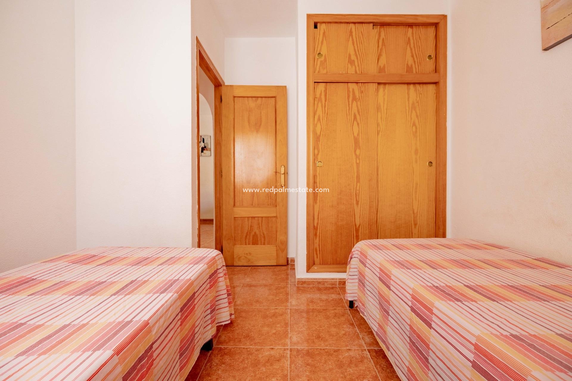 Reventa - Apartamento -
Torrevieja - Playa de los Locos
