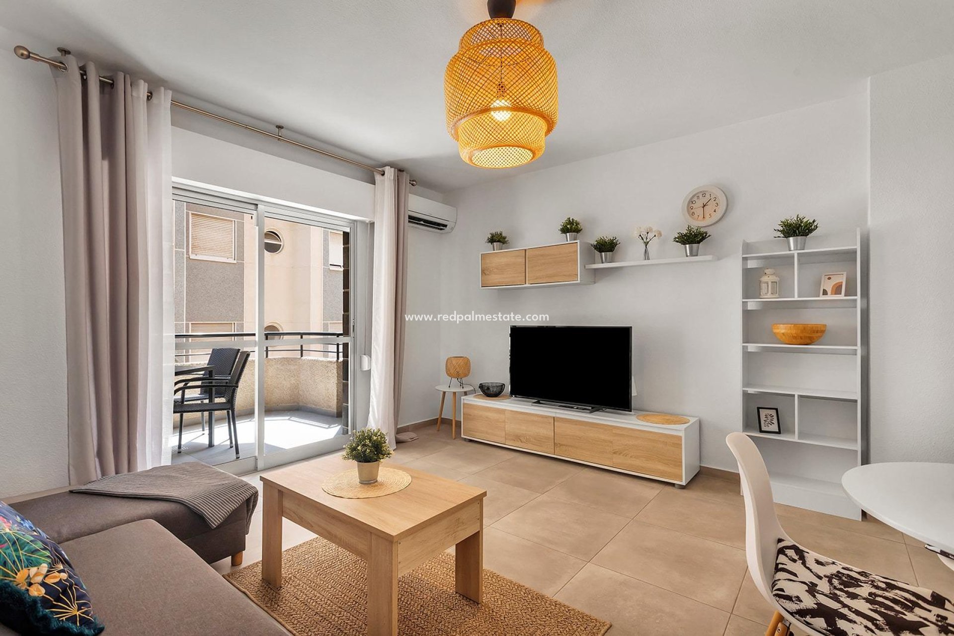 Reventa - Apartamento -
Torrevieja - Playa de los Locos