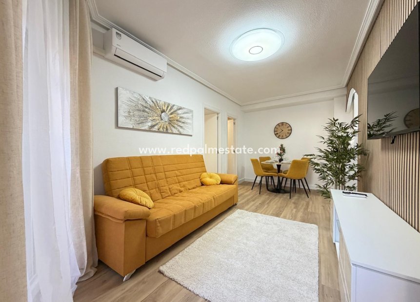 Reventa - Apartamento -
Torrevieja - Playa de los Locos