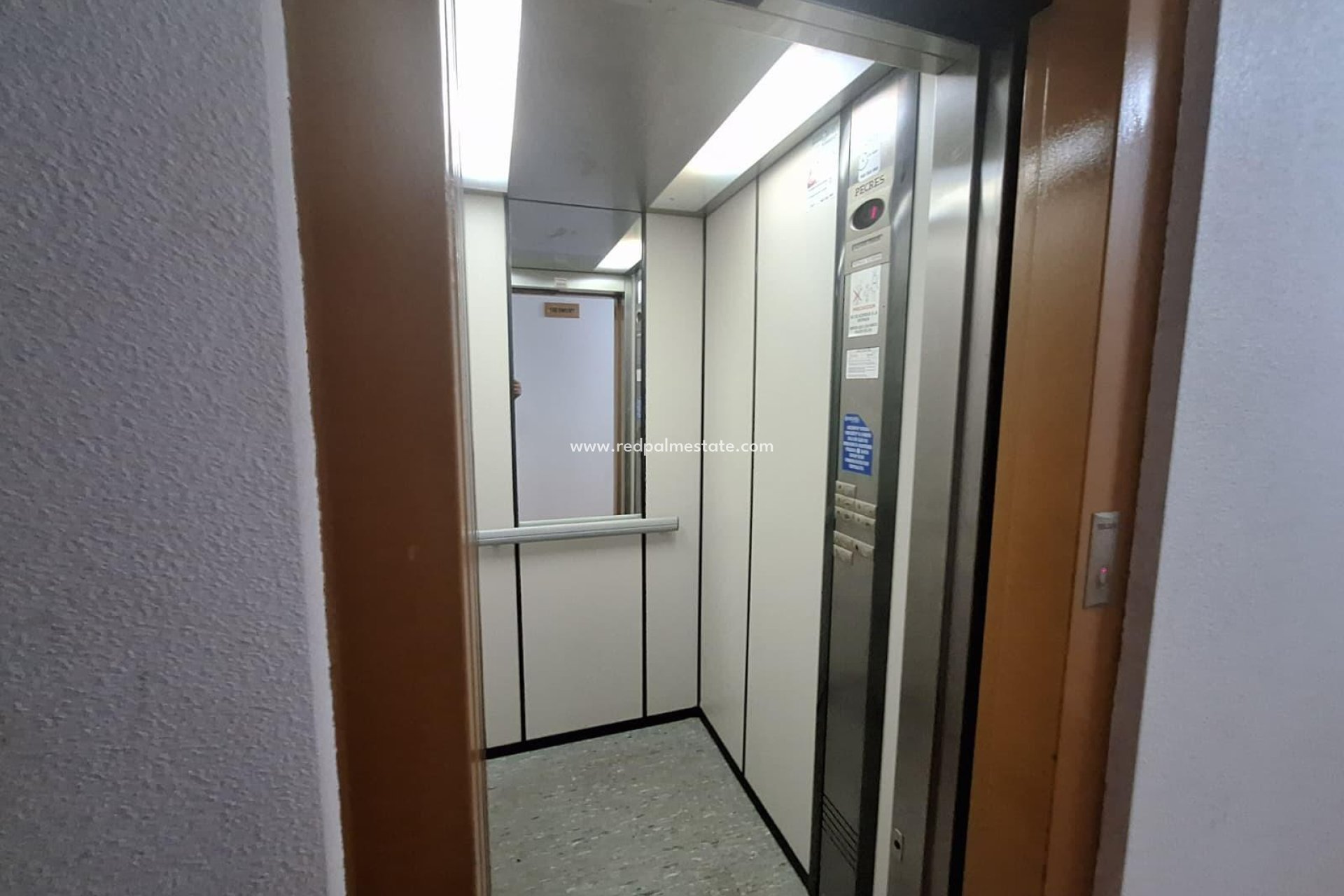 Reventa - Apartamento -
Torrevieja - Playa de los Locos