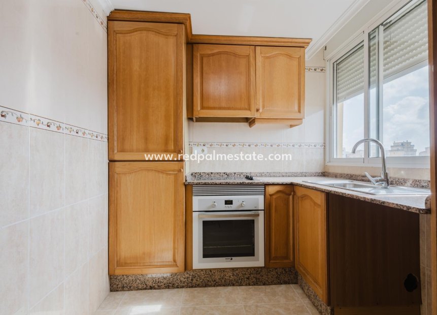 Reventa - Apartamento -
Torrevieja - Playa de los locos