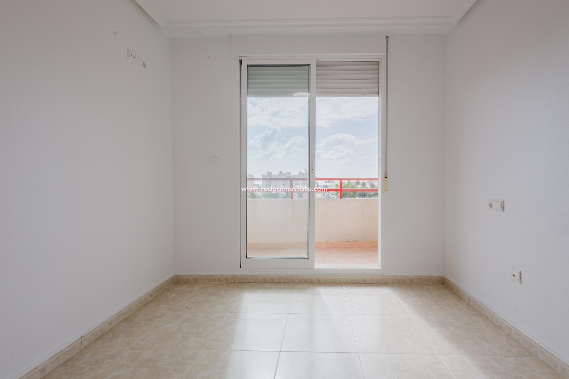 Reventa - Apartamento -
Torrevieja - Playa de los locos