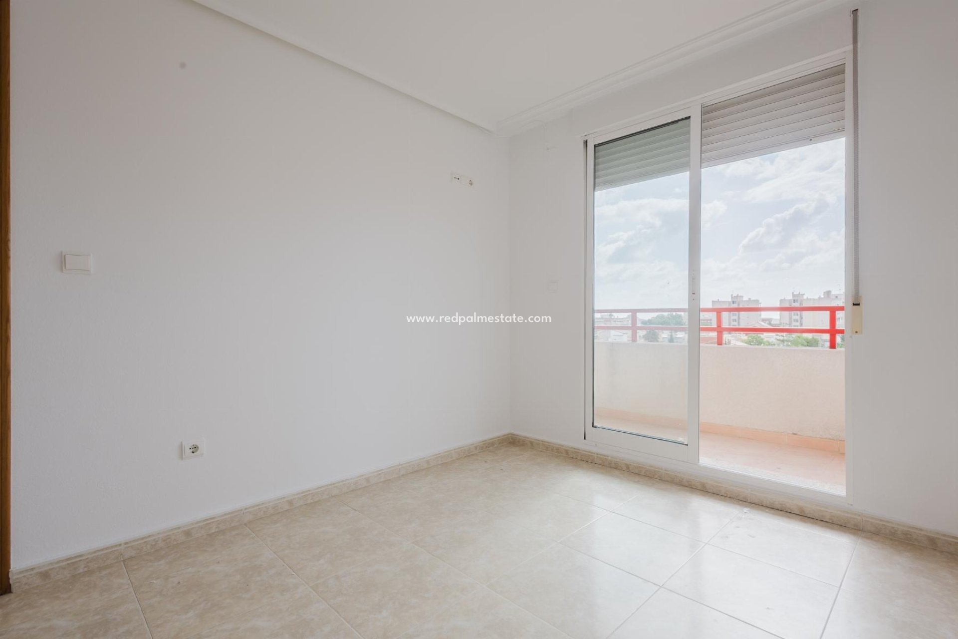 Reventa - Apartamento -
Torrevieja - Playa de los locos