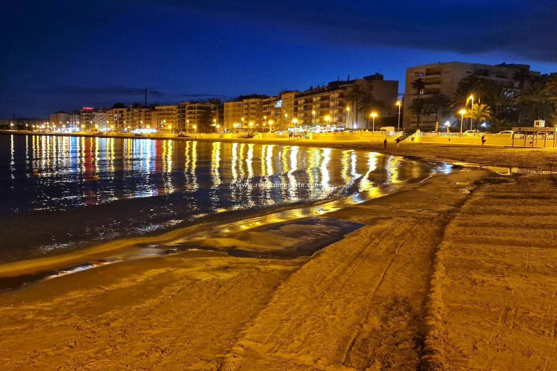 Reventa - Apartamento -
Torrevieja - Playa de los Locos