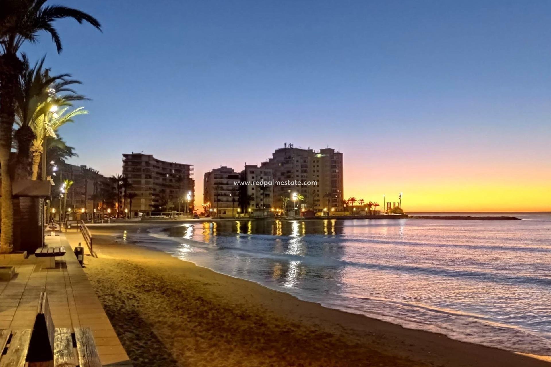 Reventa - Apartamento -
Torrevieja - Playa de los Locos