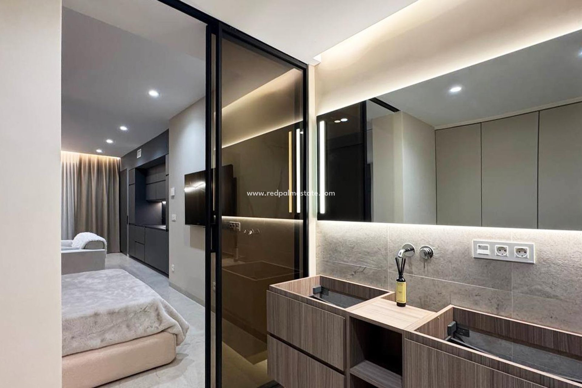 Reventa - Apartamento -
Torrevieja - Playa de los Locos