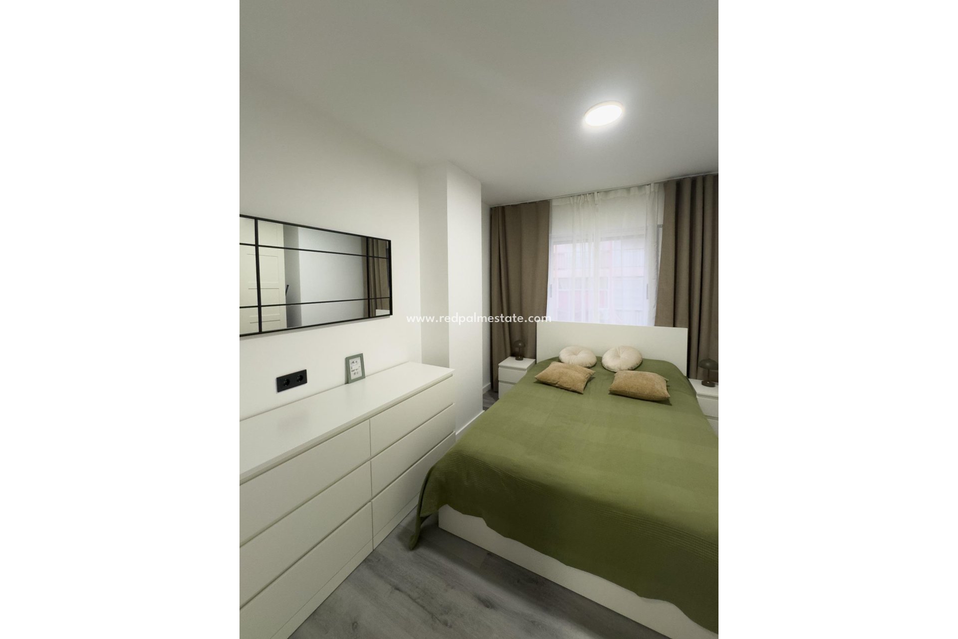 Reventa - Apartamento -
Torrevieja - Playa de los Locos