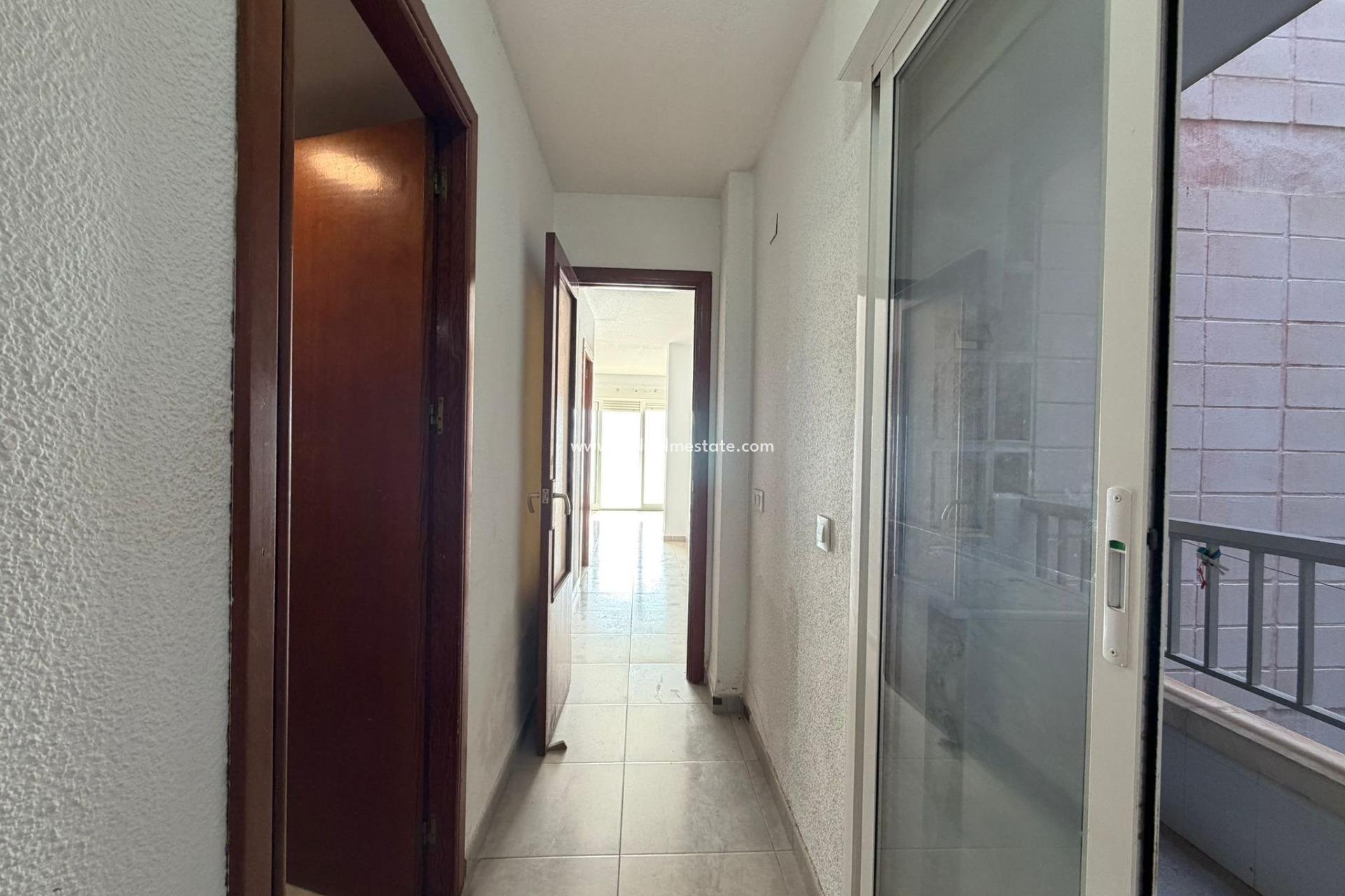 Reventa - Apartamento -
Torrevieja - Playa de los Locos