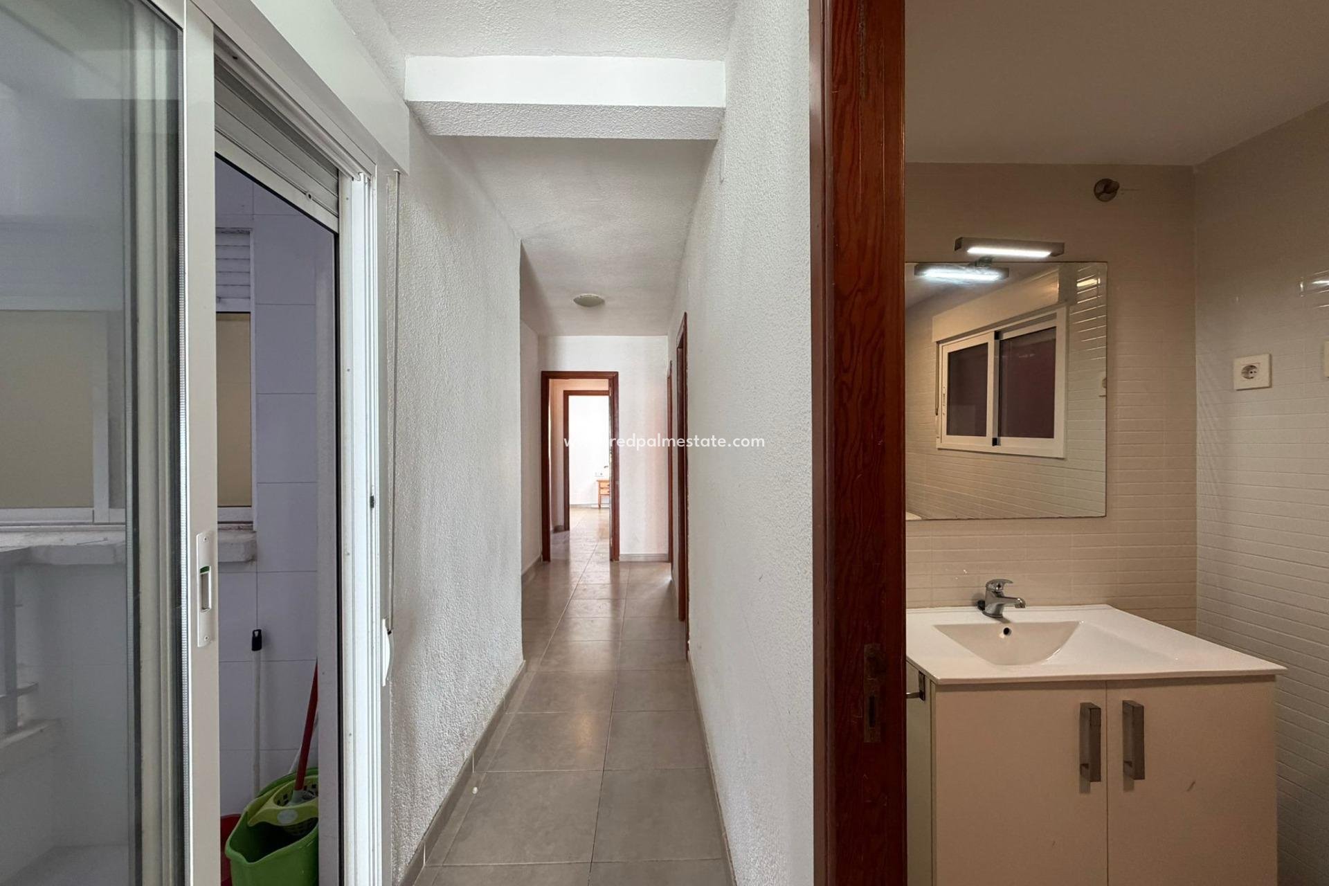 Reventa - Apartamento -
Torrevieja - Playa de los Locos