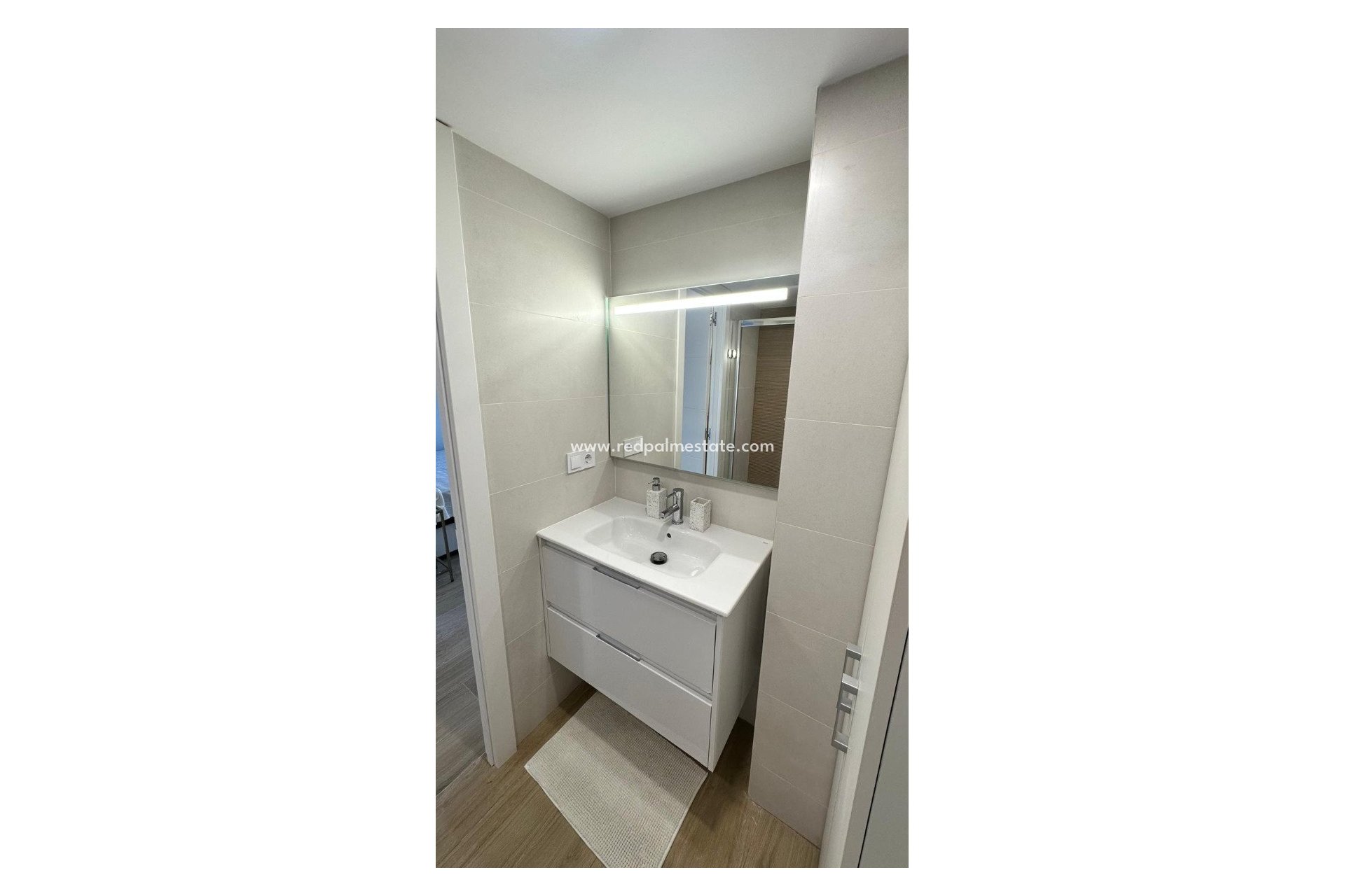 Reventa - Apartamento -
Torrevieja - Playa de los Locos