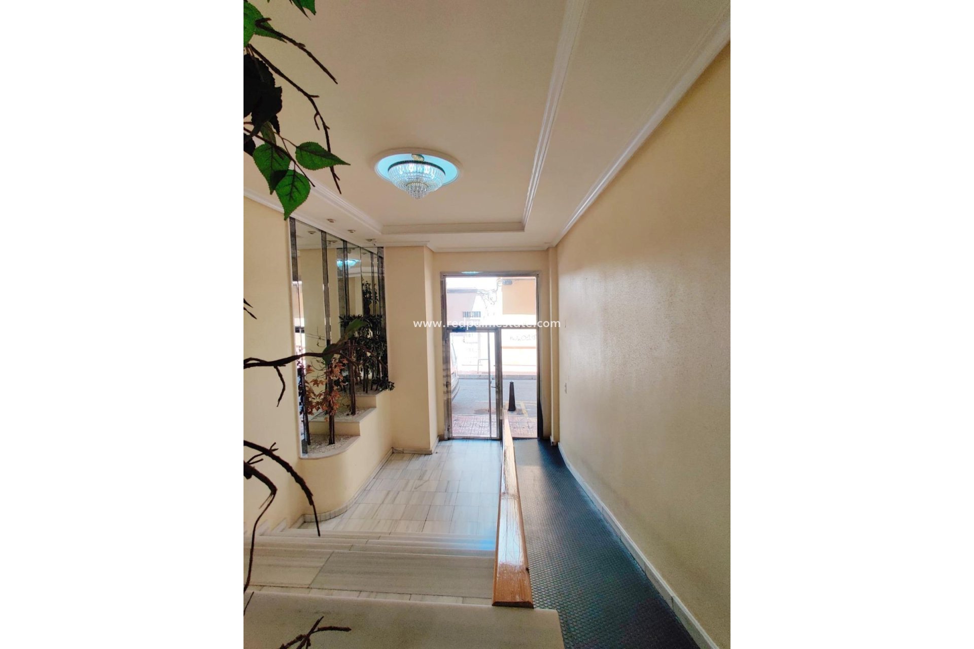 Reventa - Apartamento -
Torrevieja - Playa de los Locos