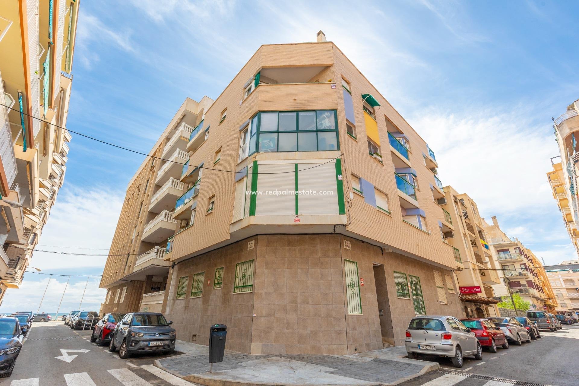 Reventa - Apartamento -
Torrevieja - Playa de los Locos