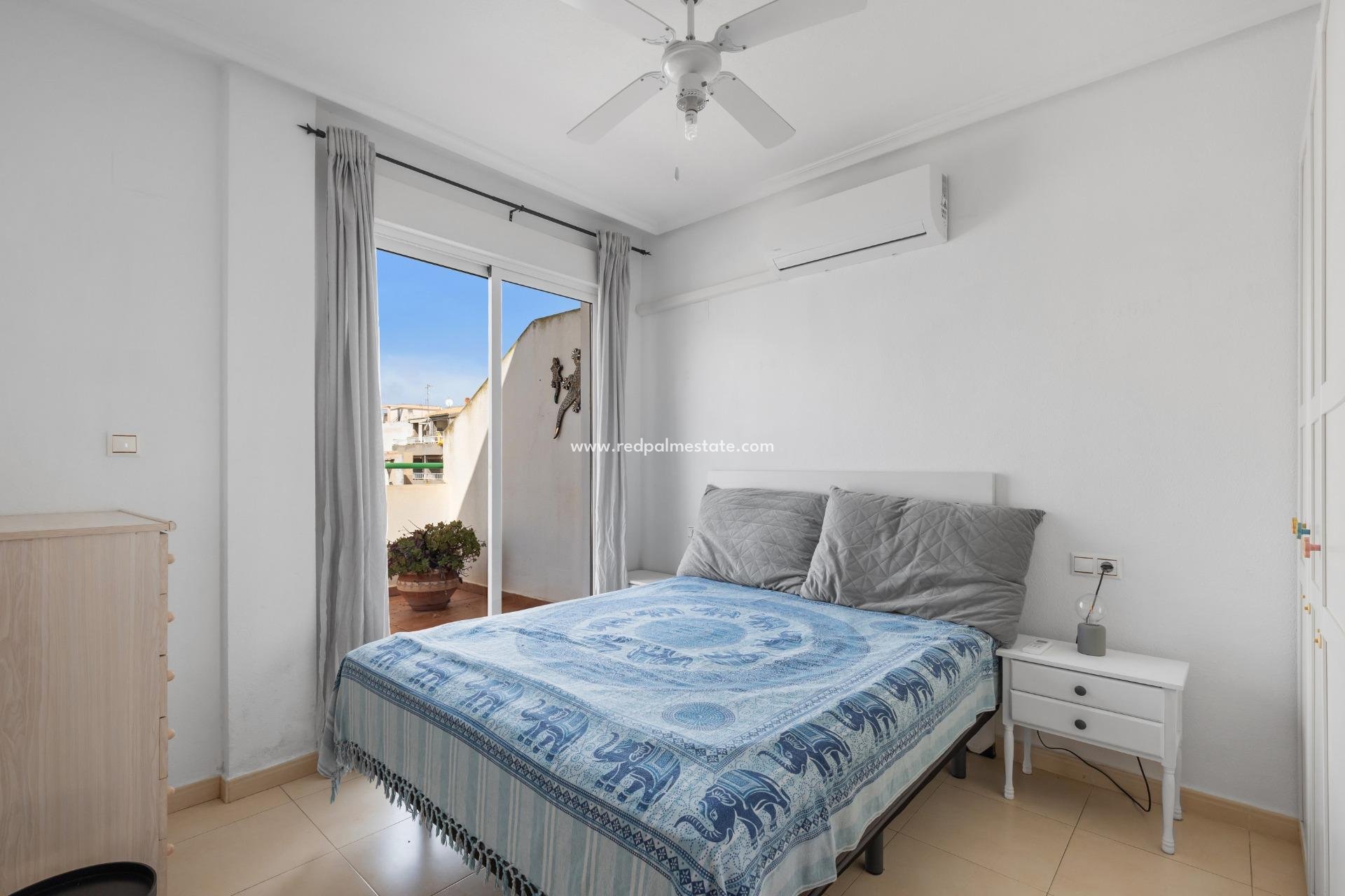Reventa - Apartamento -
Torrevieja - Playa de los Locos