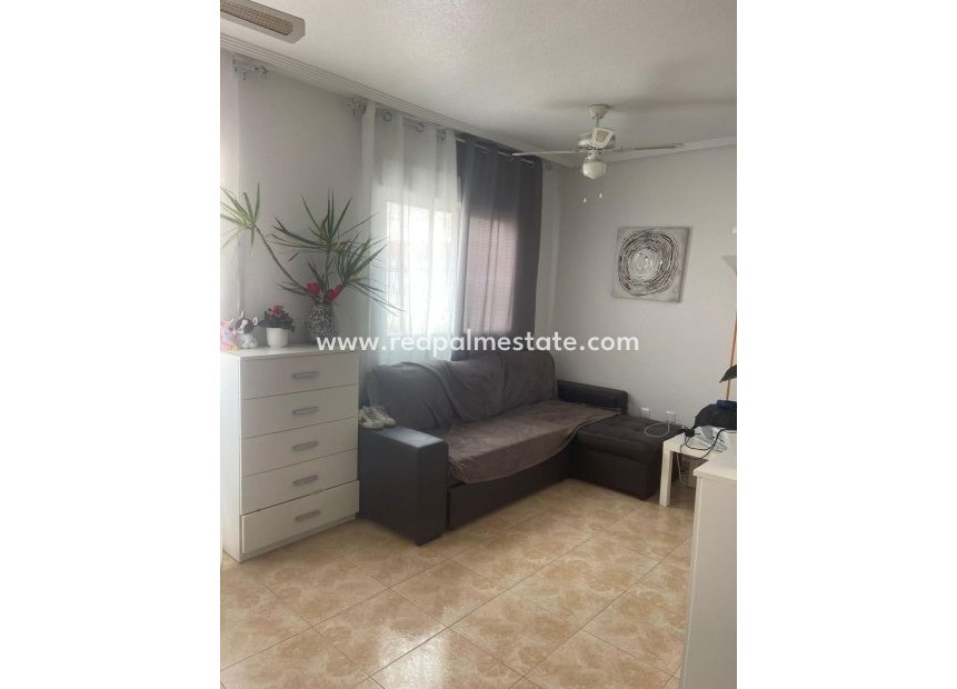 Reventa - Apartamento -
Torrevieja - Playa de los Locos