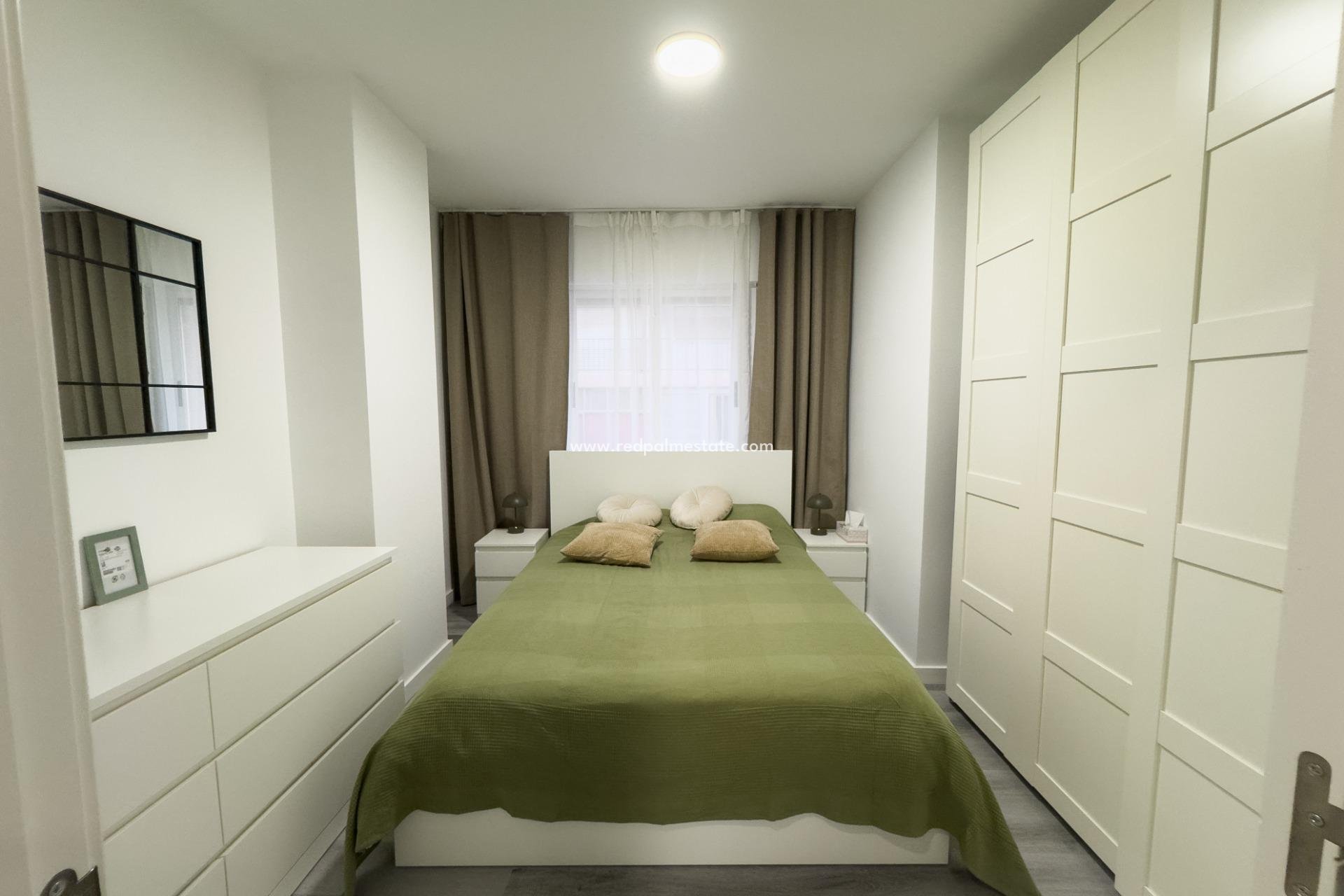 Reventa - Apartamento -
Torrevieja - Playa de los Locos