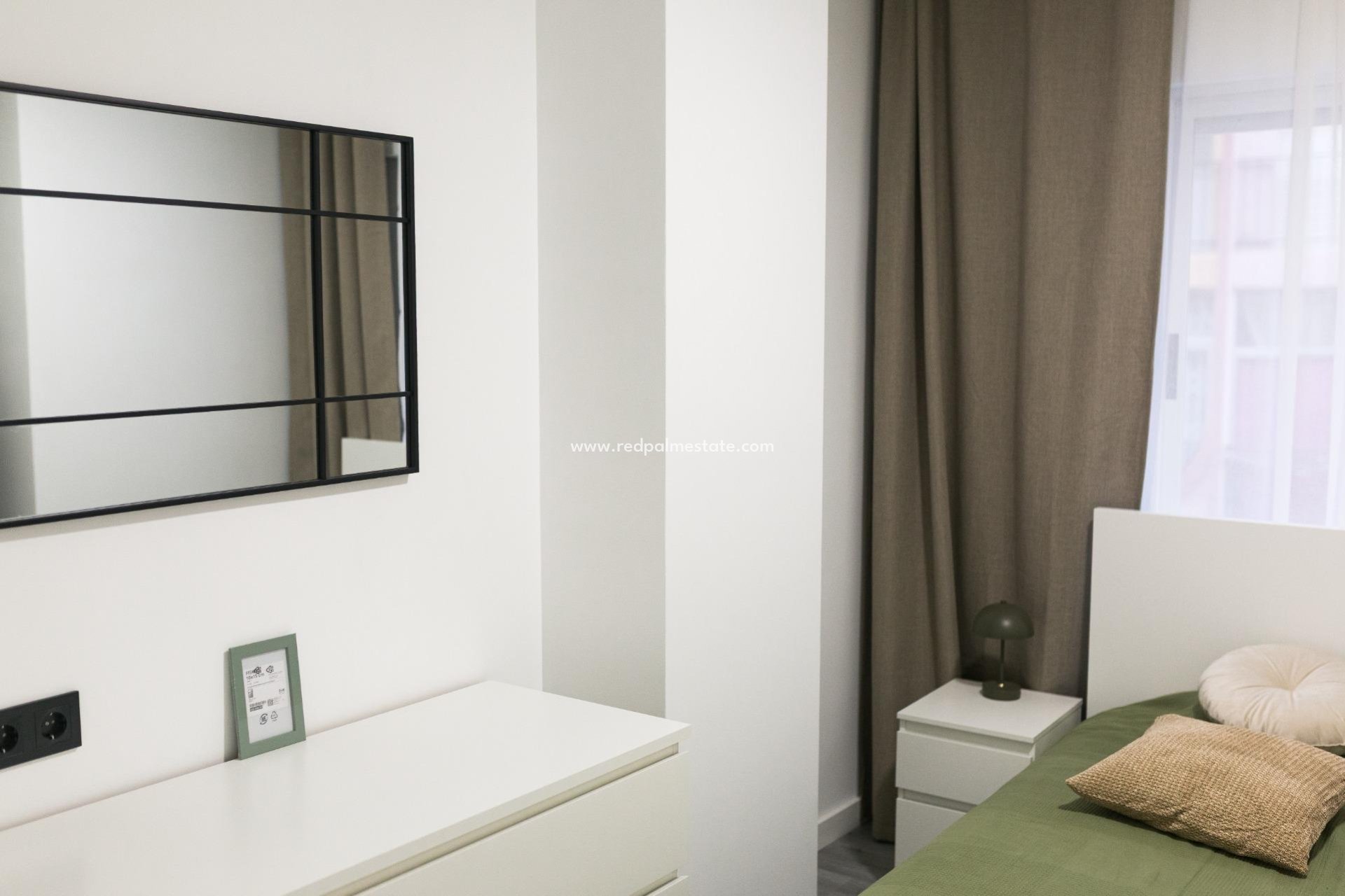 Reventa - Apartamento -
Torrevieja - Playa de los Locos