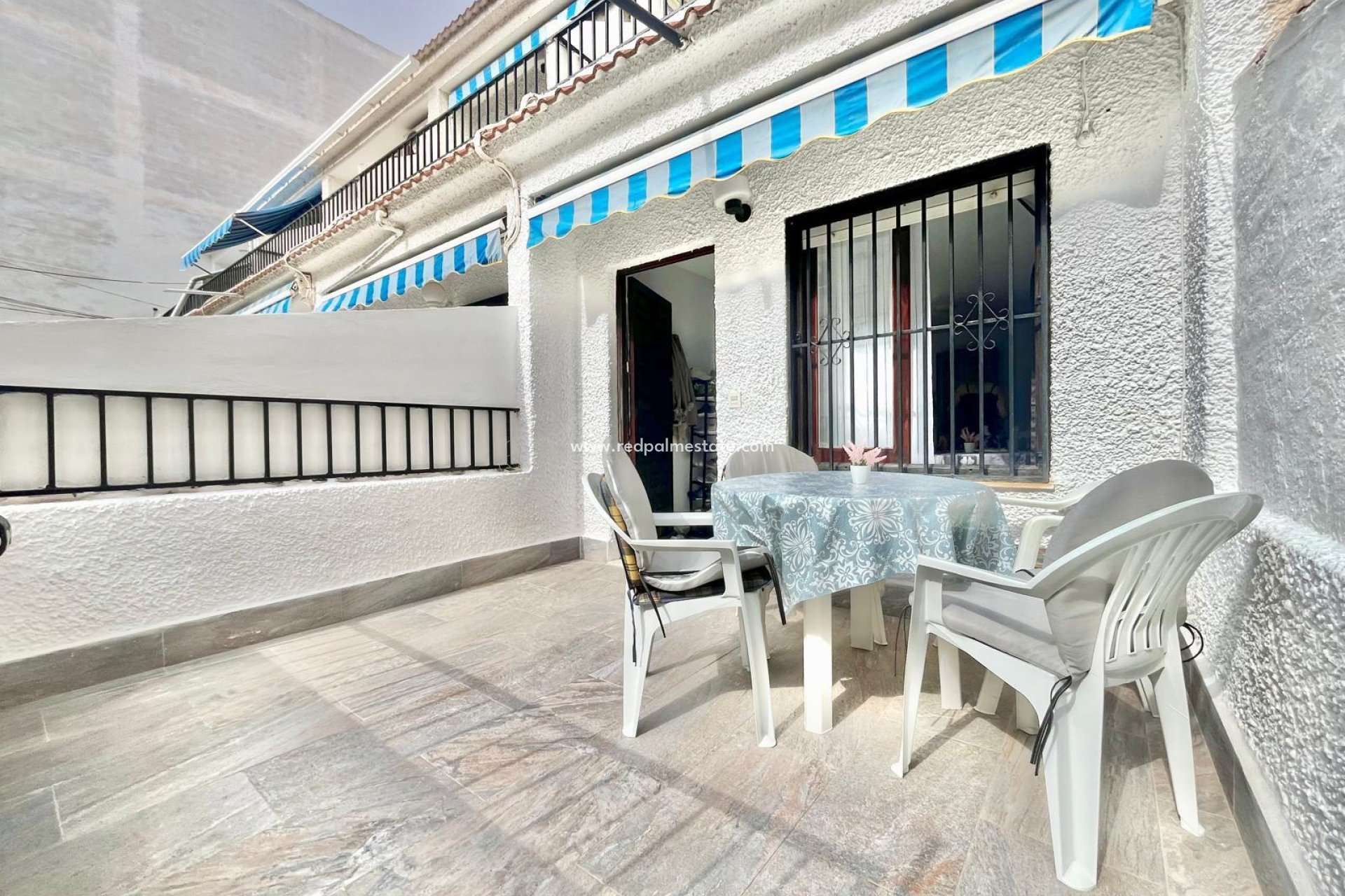 Reventa - Apartamento -
Torrevieja - Playa de los Locos