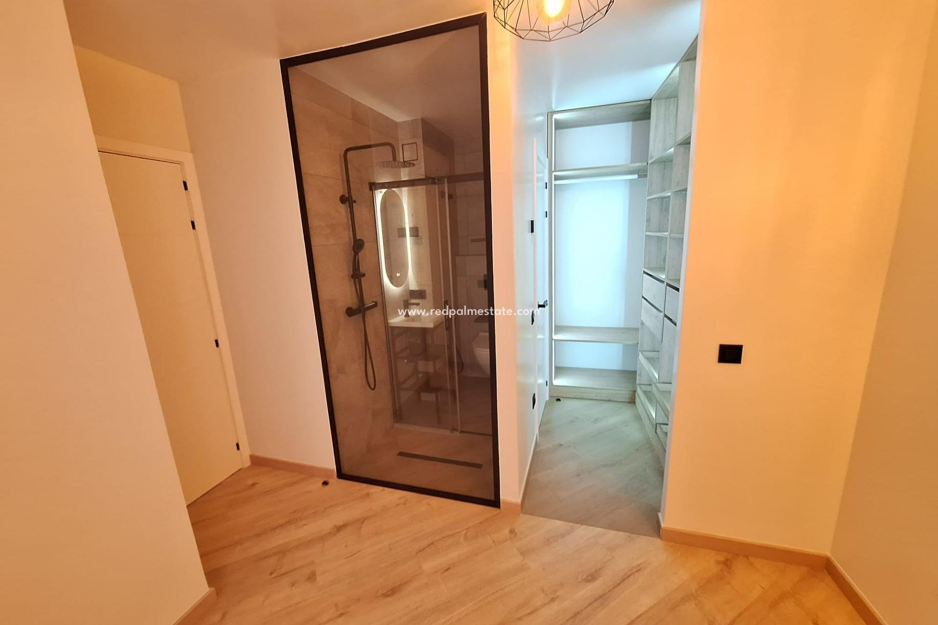 Reventa - Apartamento -
Torrevieja - Playa de los Locos