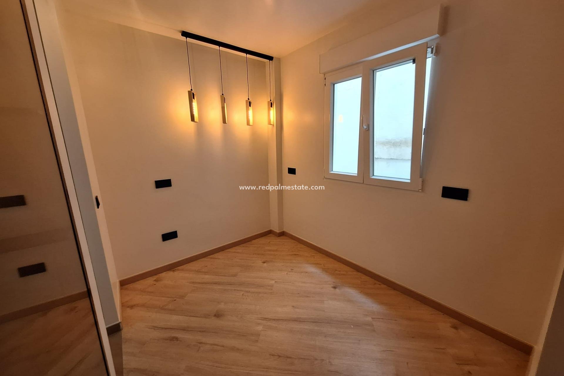 Reventa - Apartamento -
Torrevieja - Playa de los Locos