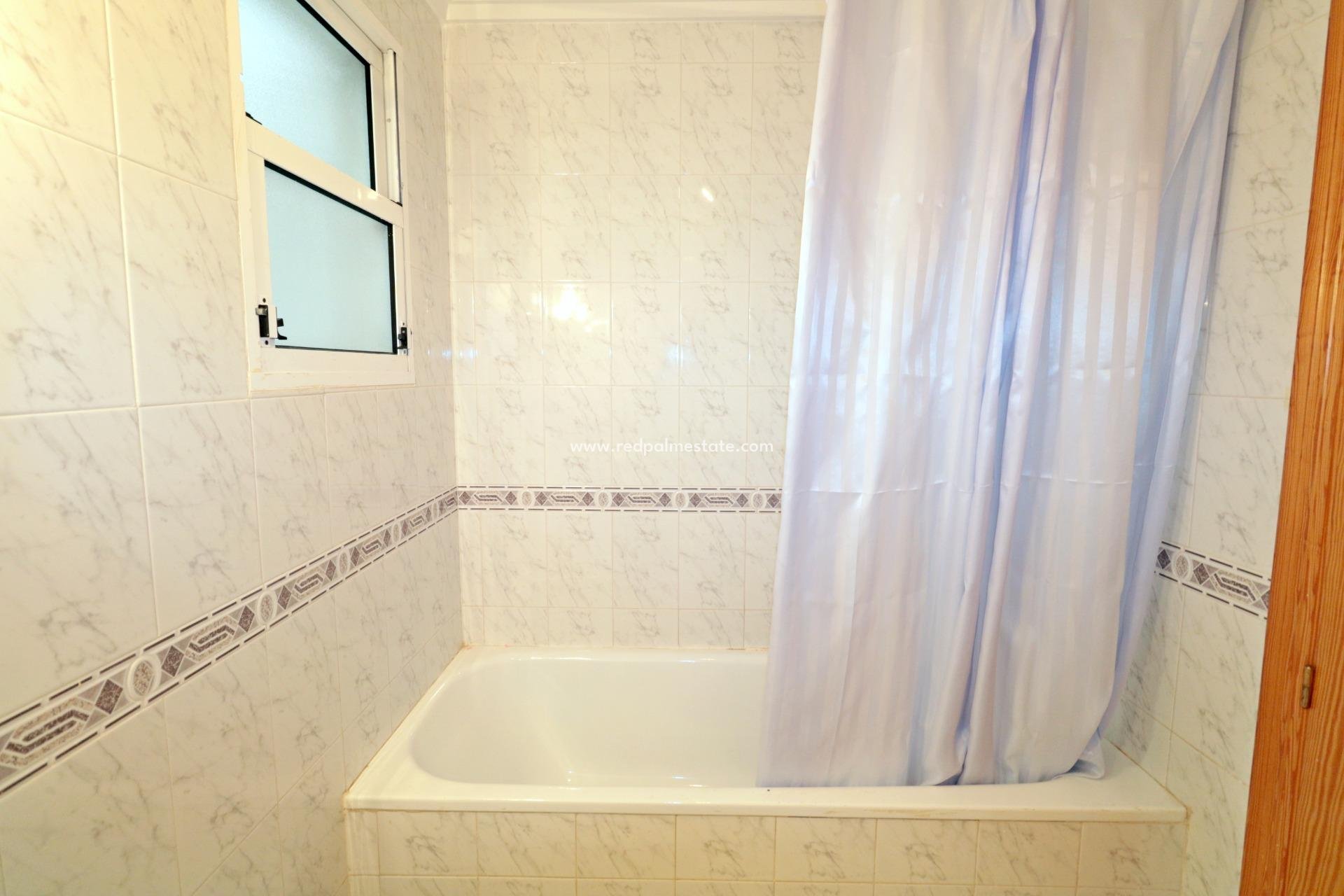 Reventa - Apartamento -
Torrevieja - Playa del Cura