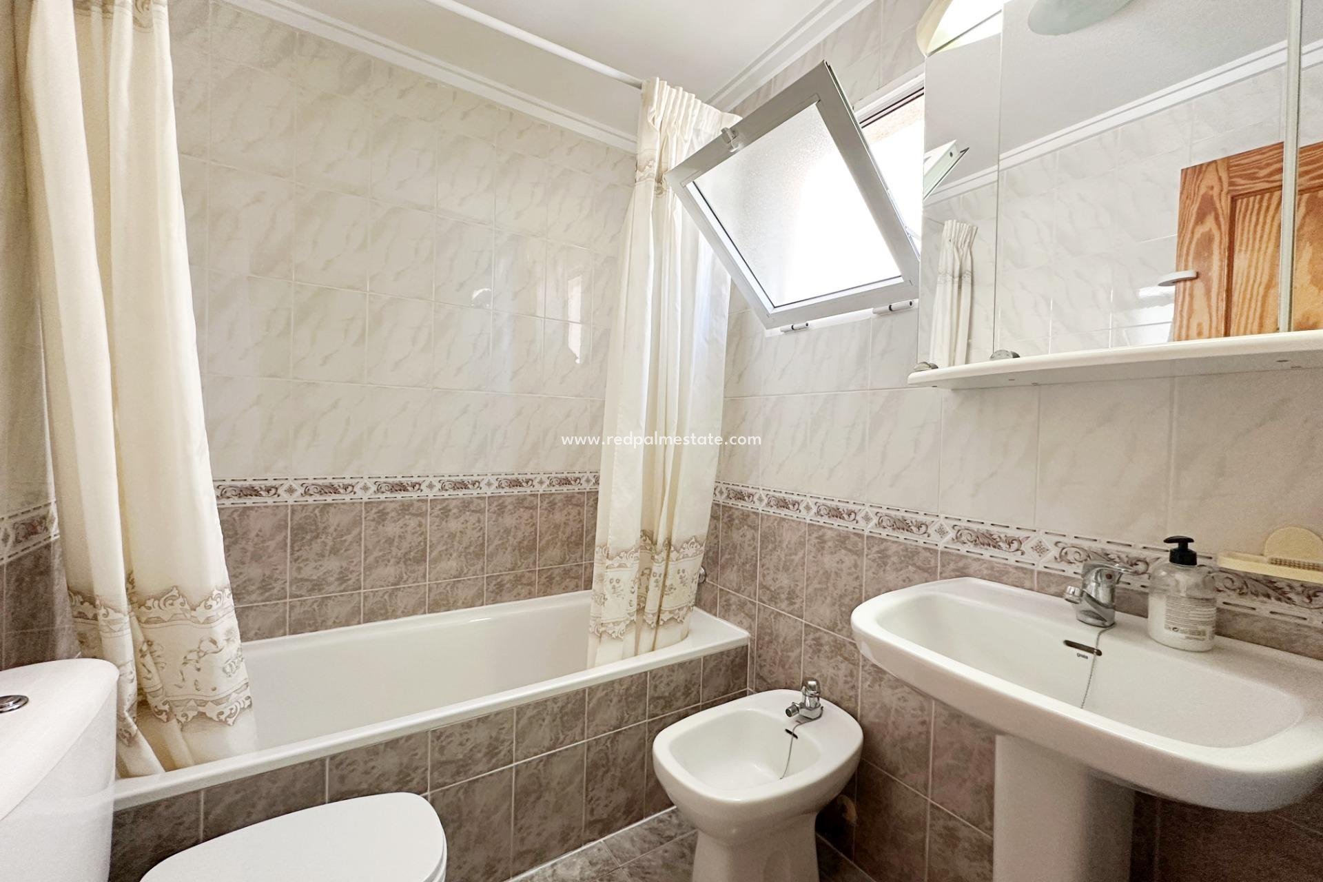 Reventa - Apartamento -
Torrevieja - Playa del Cura
