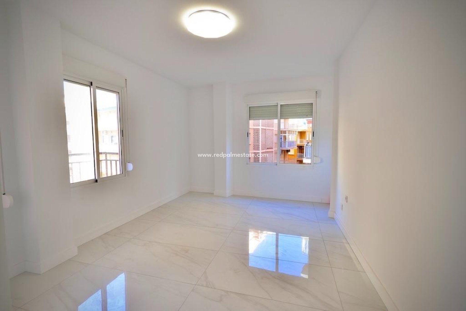 Reventa - Apartamento -
Torrevieja - Playa del cura