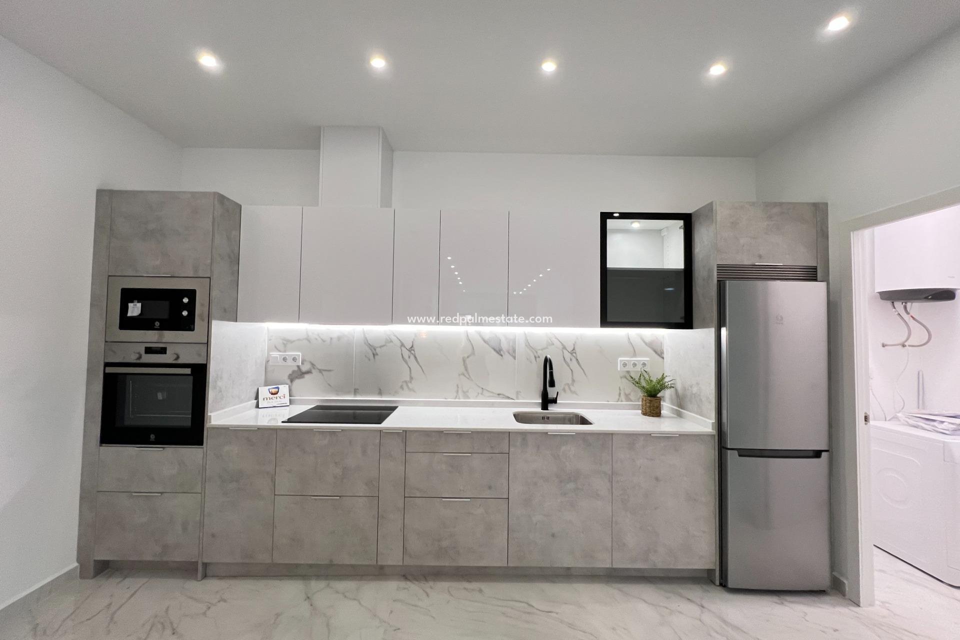 Reventa - Apartamento -
Torrevieja - Playa del cura