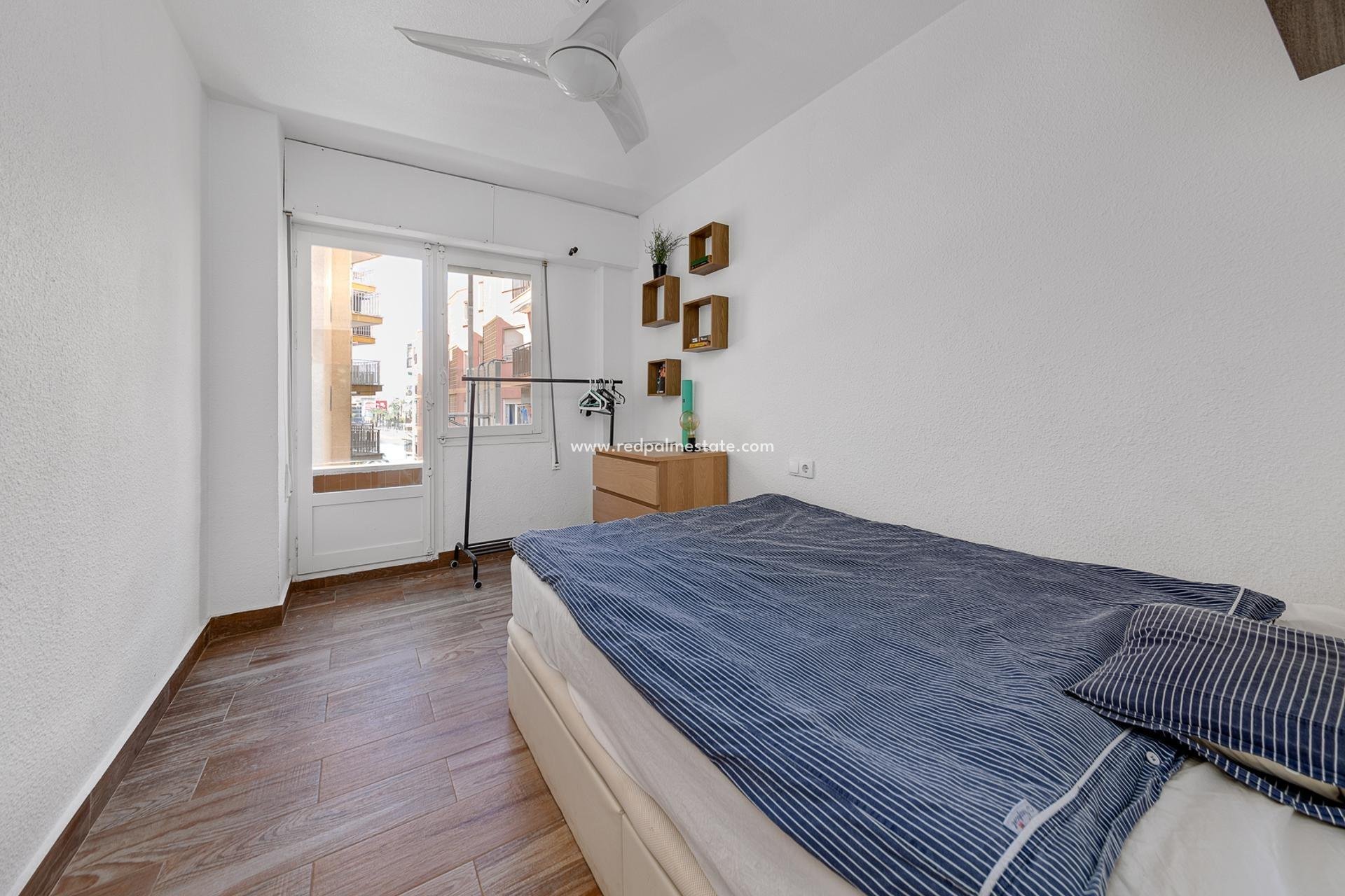 Reventa - Apartamento -
Torrevieja - Playa del Cura