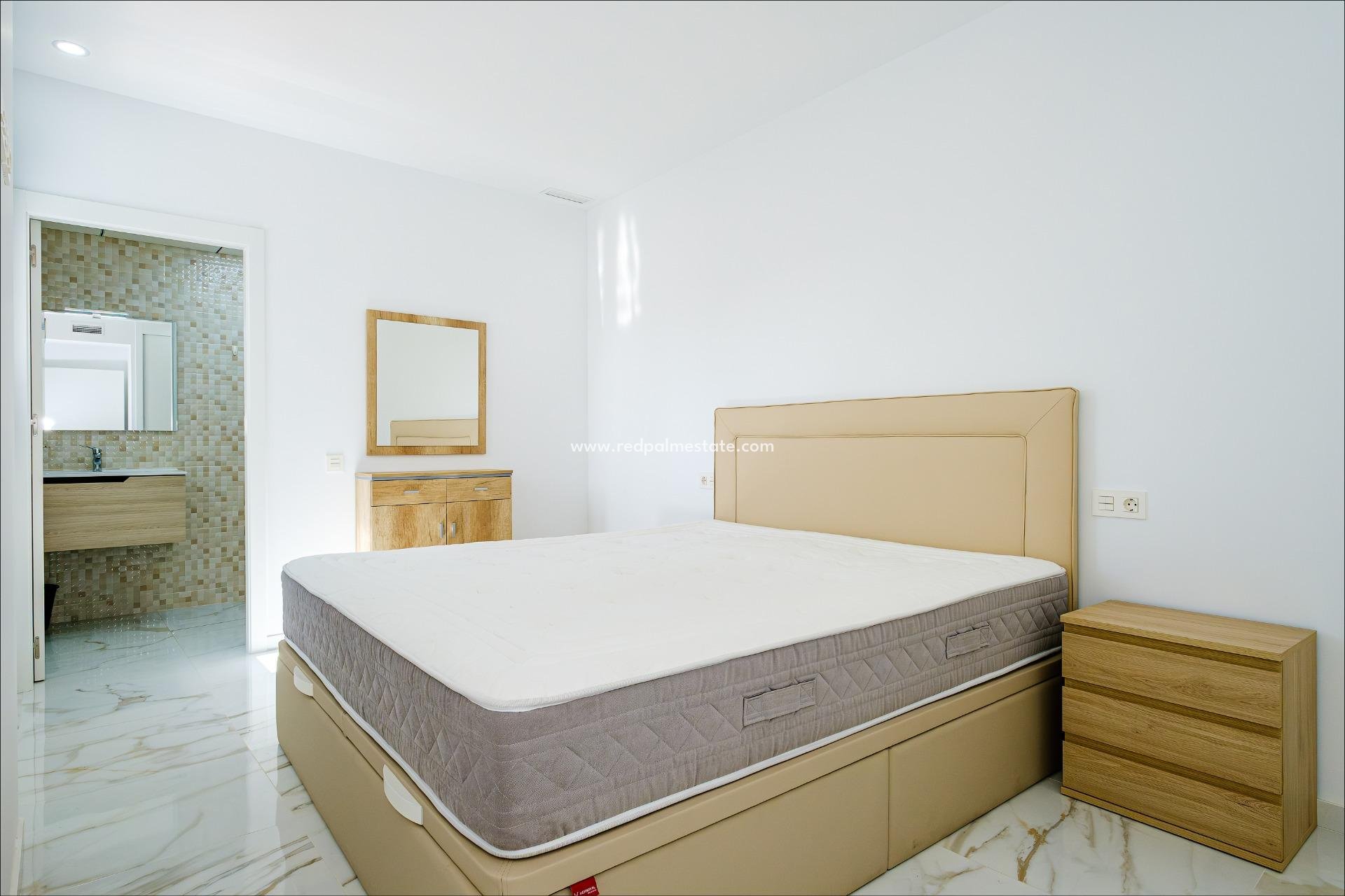 Reventa - Apartamento -
Torrevieja - Playa del Cura