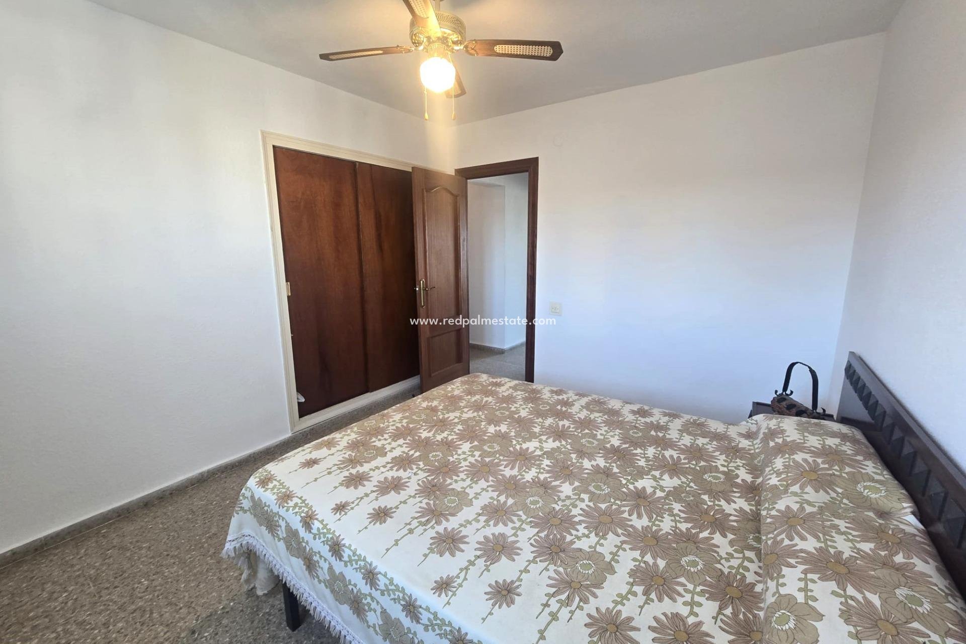 Reventa - Apartamento -
Torrevieja - Puerto Deportivo Marina Salinas
