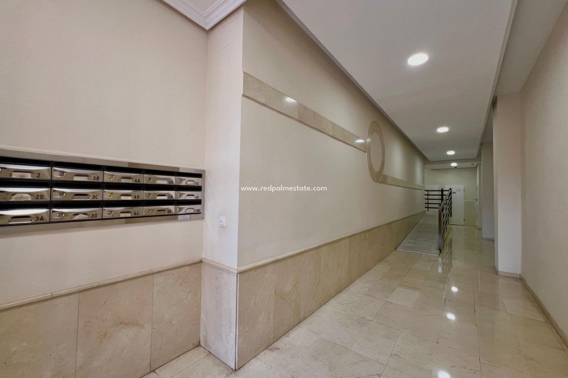 Reventa - Apartamento -
Torrevieja - Puerto Deportivo