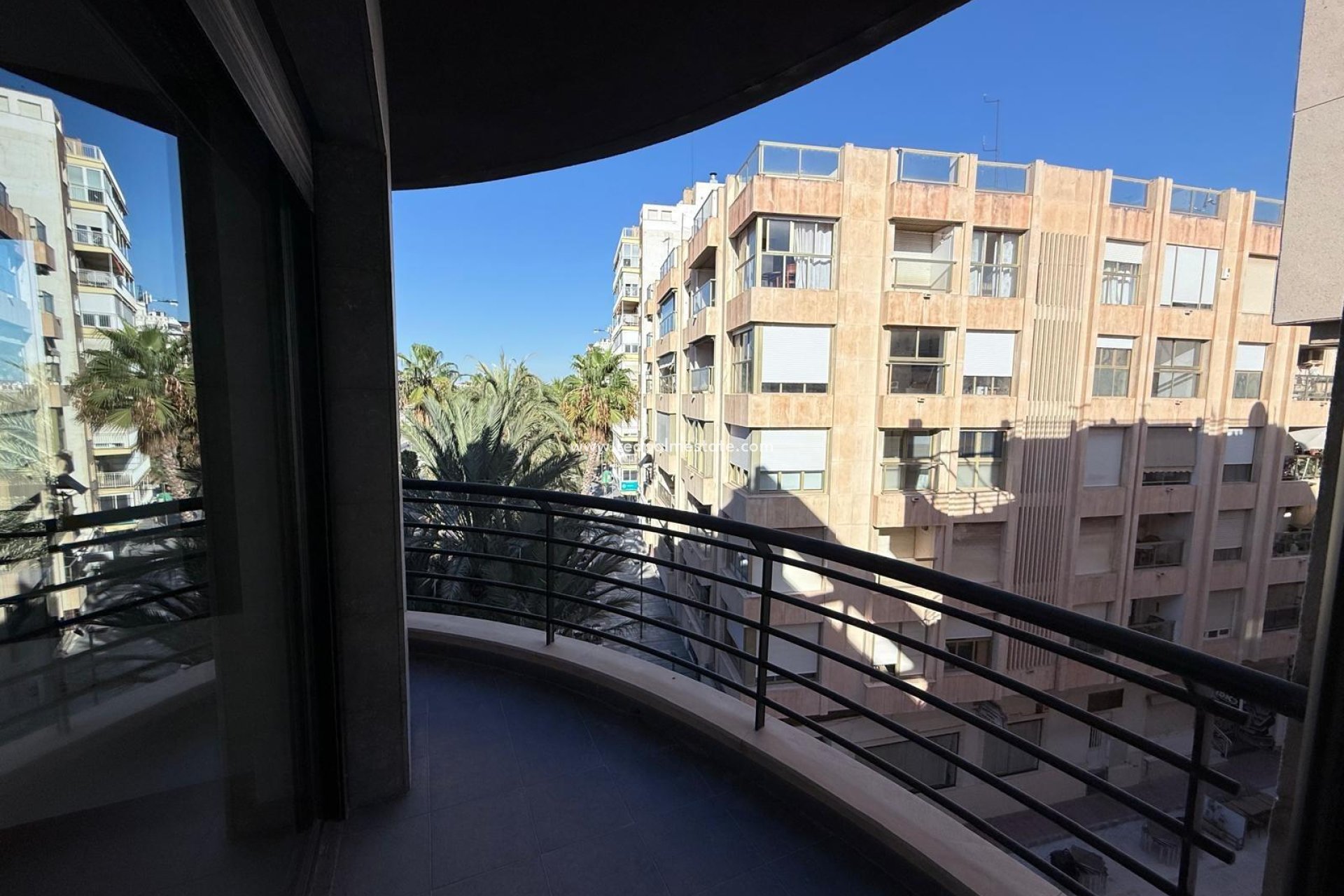 Reventa - Apartamento -
Torrevieja - Puerto Deportivo