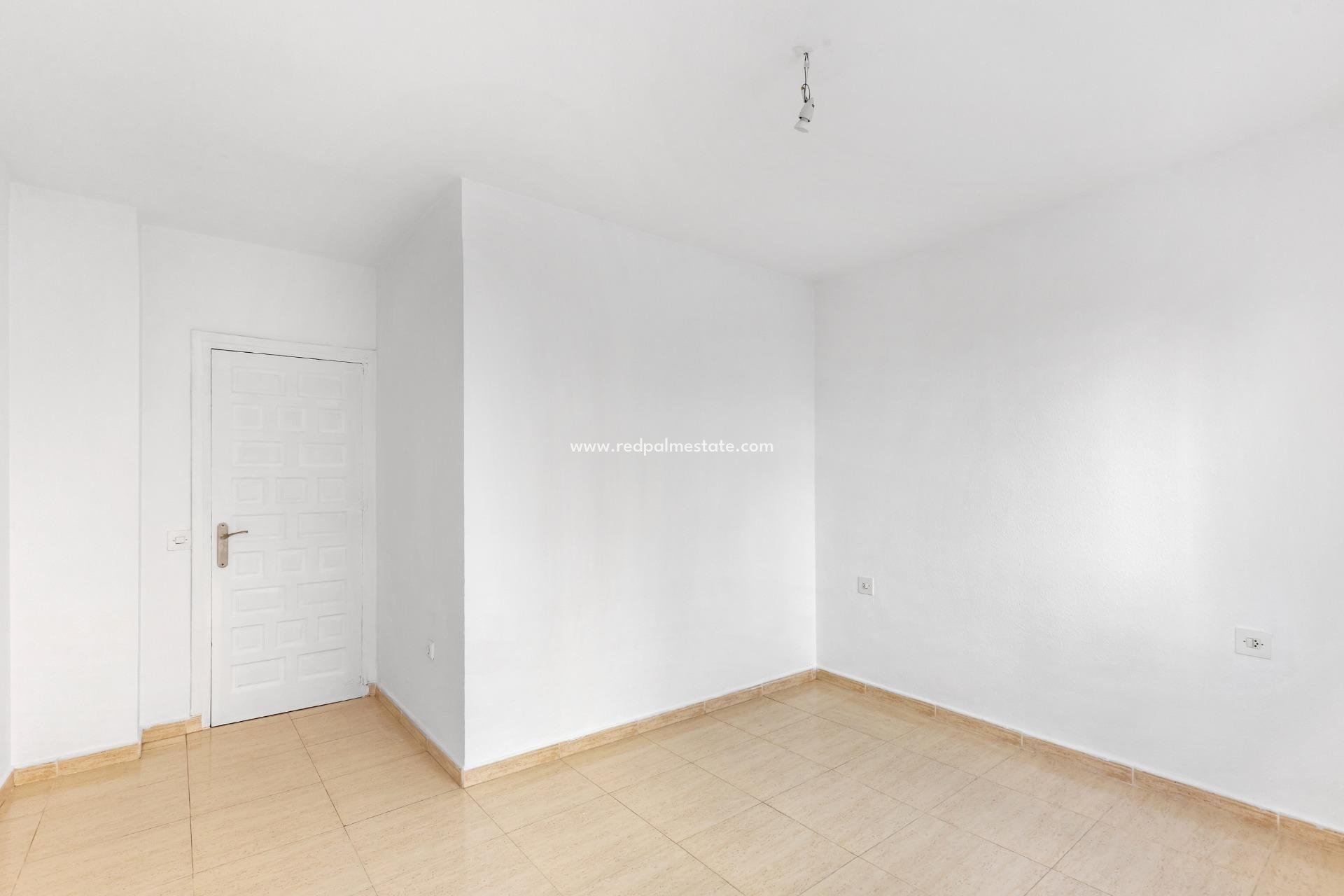 Reventa - Apartamento -
Torrevieja - Puerto Deportivo