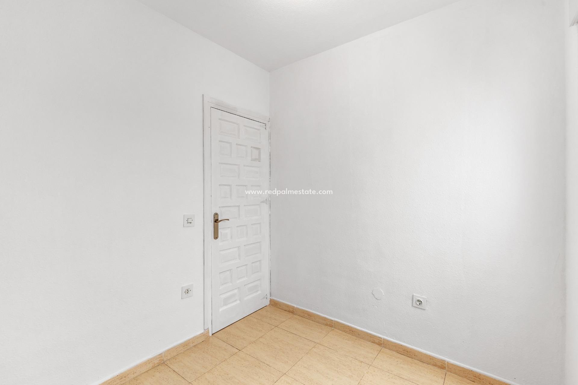 Reventa - Apartamento -
Torrevieja - Puerto Deportivo