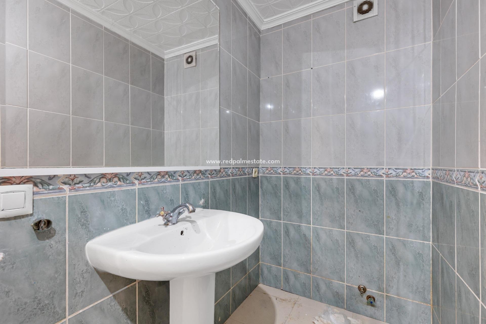 Reventa - Apartamento -
Torrevieja - Puerto Deportivo
