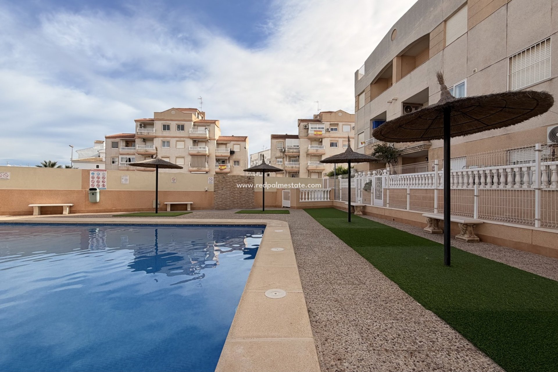 Reventa - Apartamento -
Torrevieja - Urb. Calas Blancas III