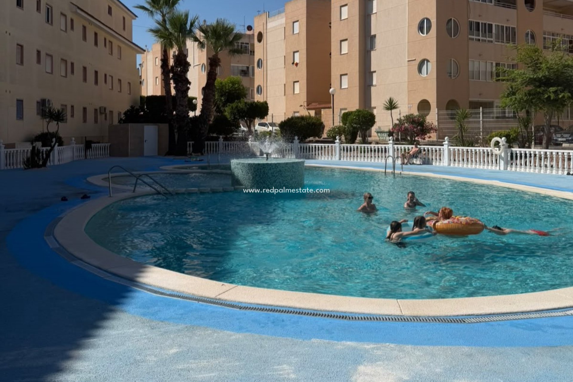 Reventa - Apartamento -
Torrevieja - Urbanización San Luis
