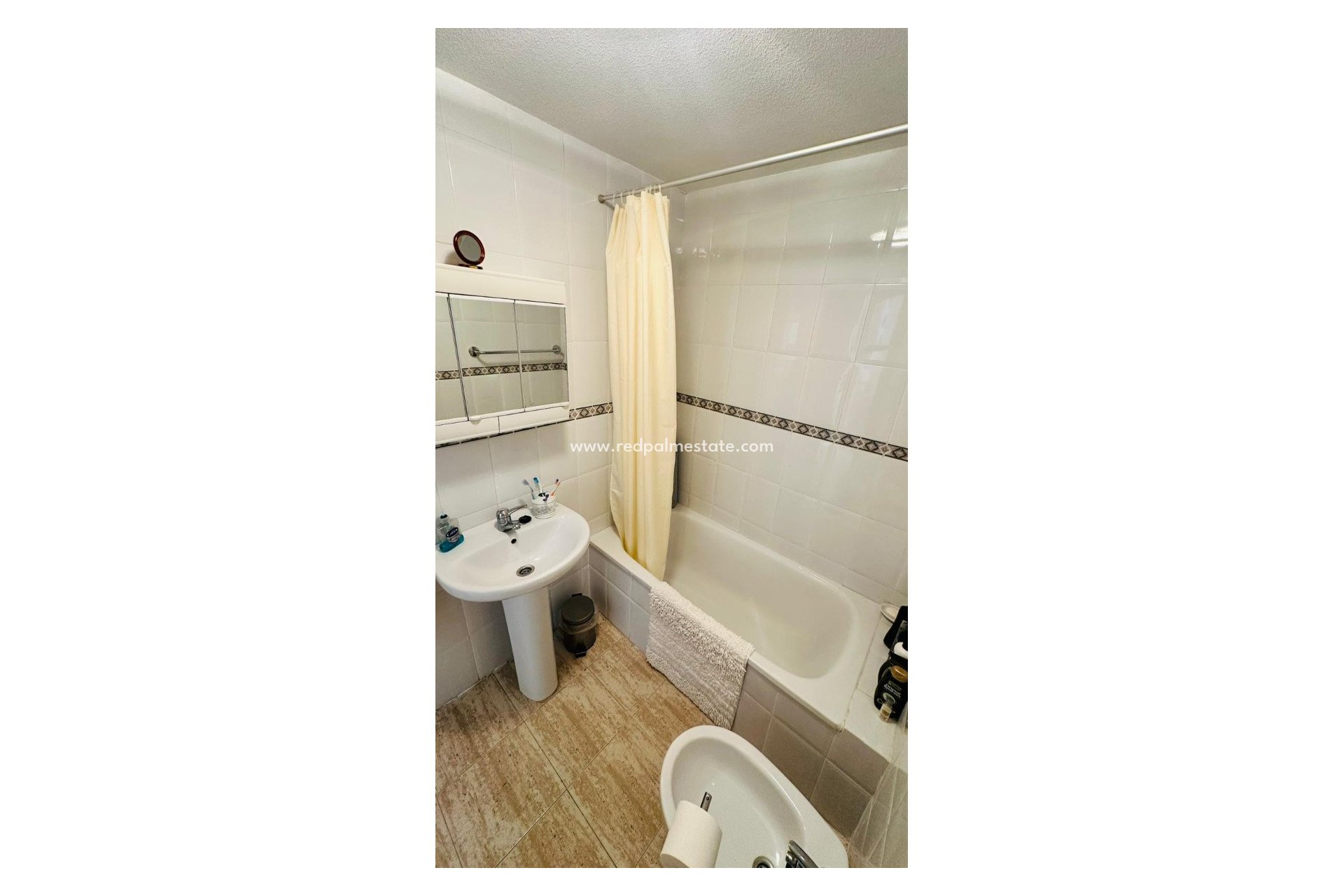 Reventa - Apartamento -
Torrevieja - Urbanización San Luis