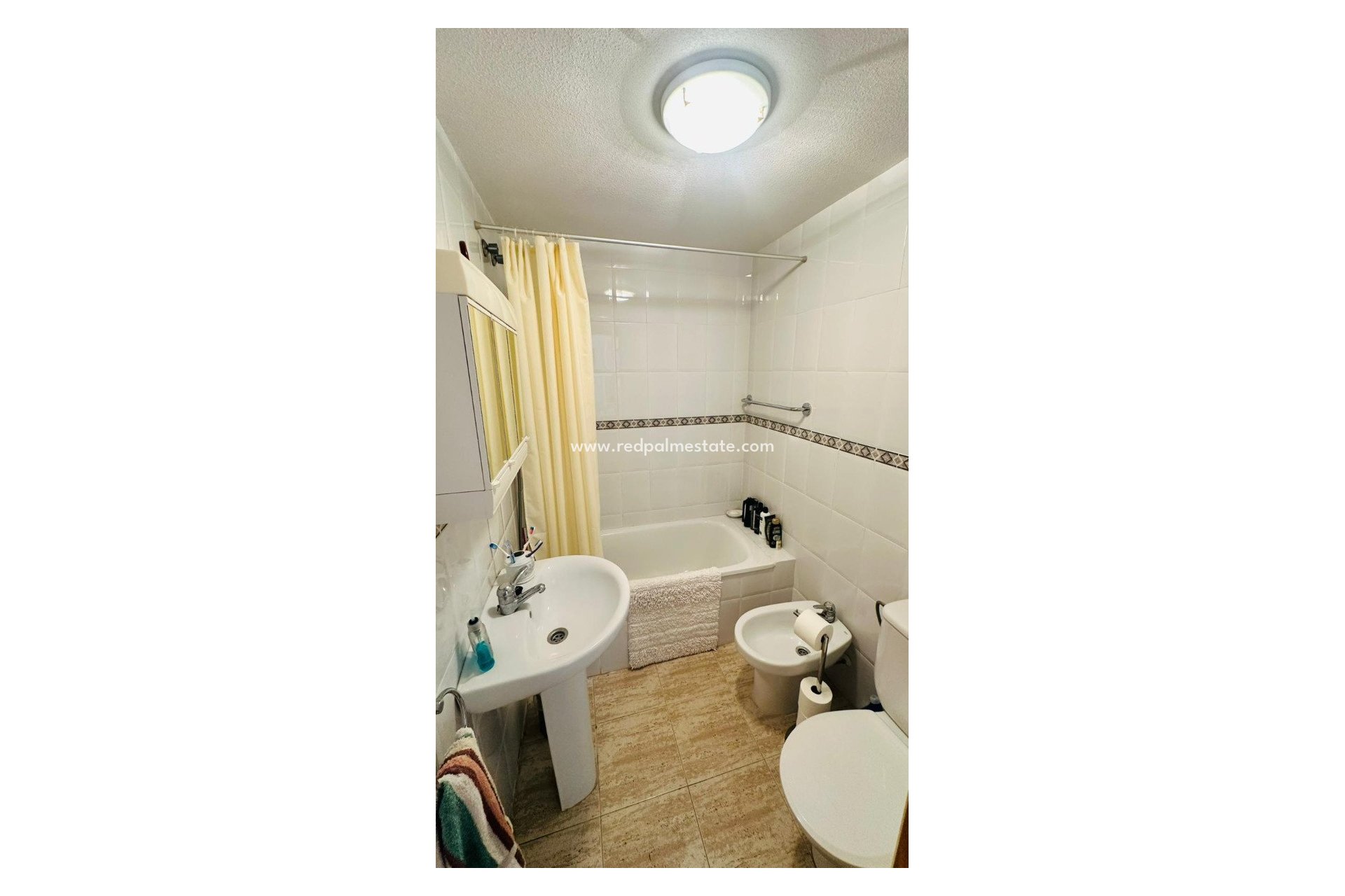 Reventa - Apartamento -
Torrevieja - Urbanización San Luis